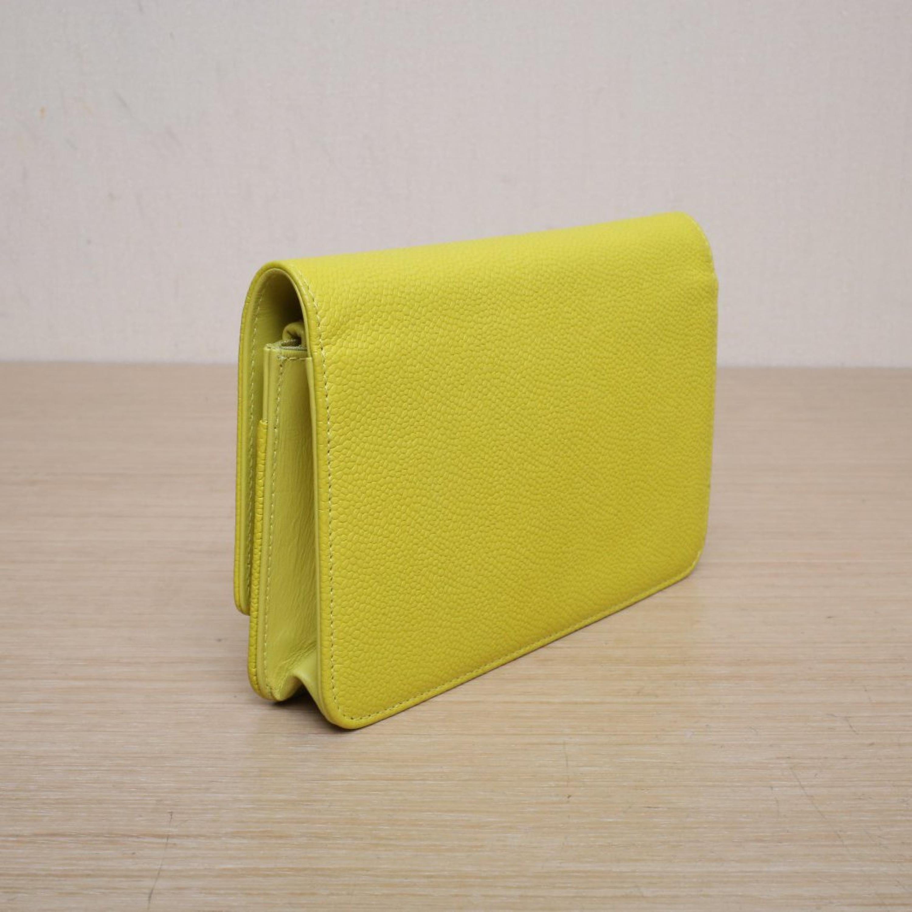 Chanel Chanel Yellow lychee leather C 19k silver buckle double C WOC series large logo flap shoulder bag
No accessories ALC3157