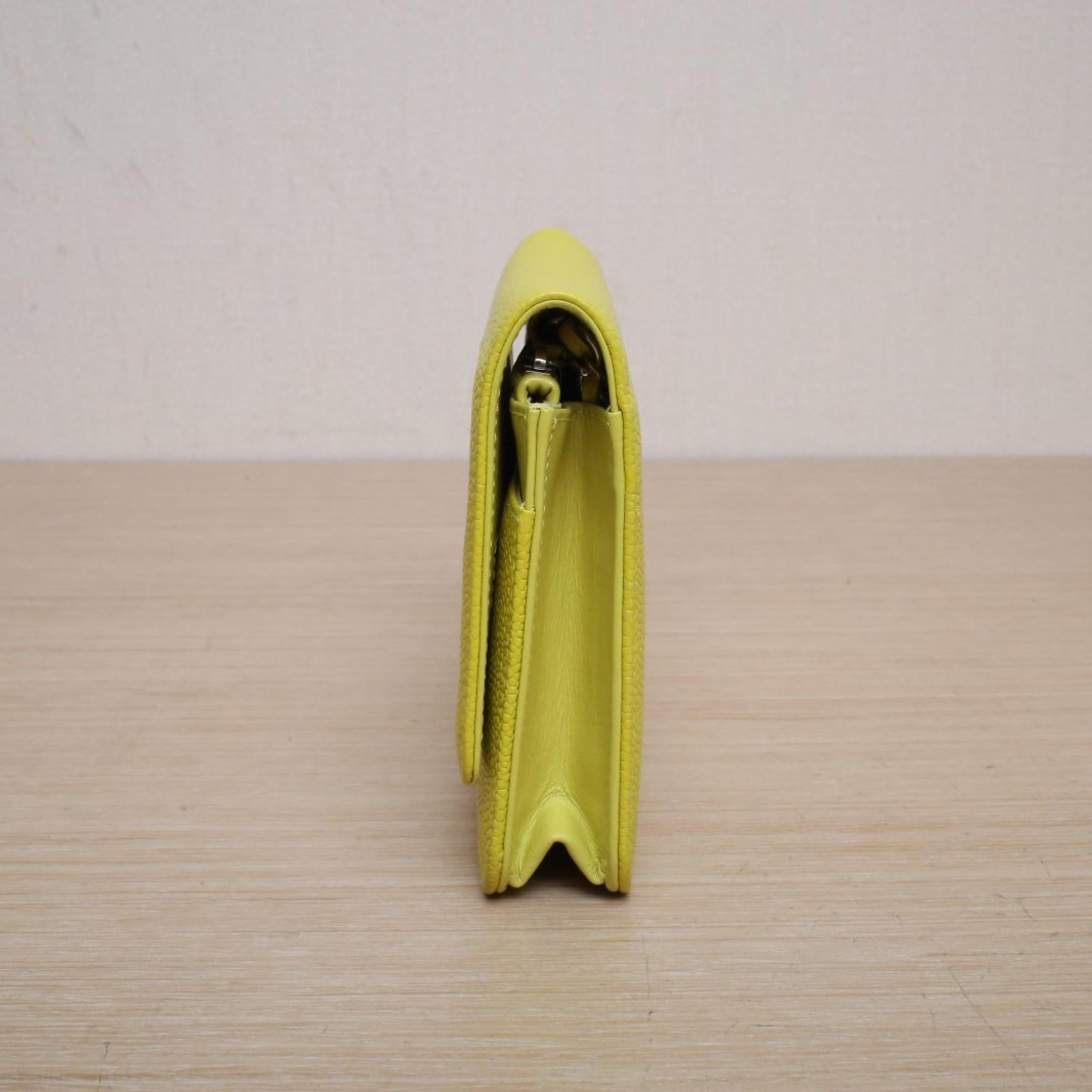 Chanel Chanel Yellow lychee leather C 19k silver buckle double C WOC series large logo flap shoulder bag
No accessories ALC3157