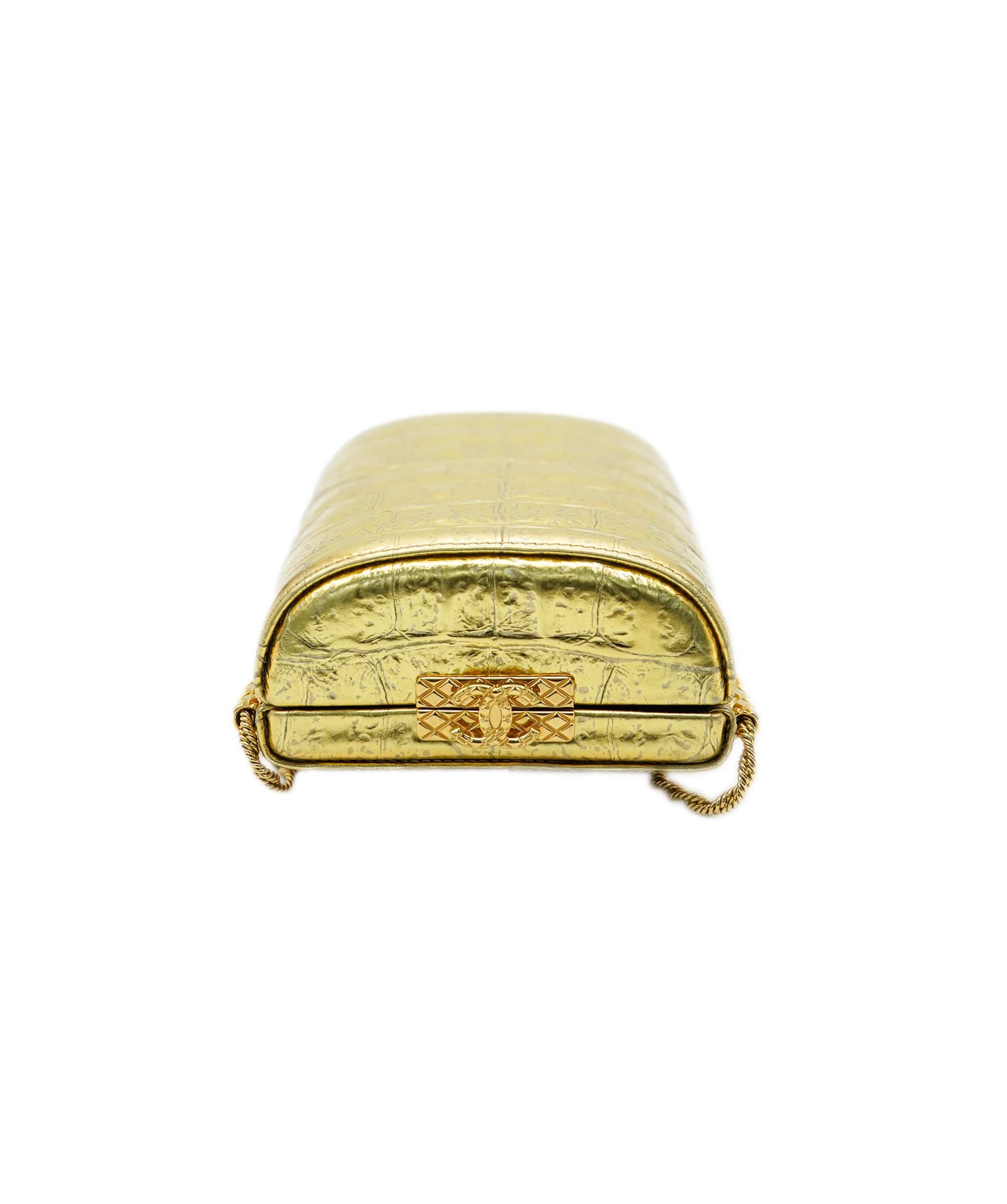 Chanel *COLLECTOR'S PIECE* CHANEL GOLD CROC EMBOSSED VANITY CASE BAG IN CALFSKIN LEATHER WITH GOLD HARDWARE DXBS2073