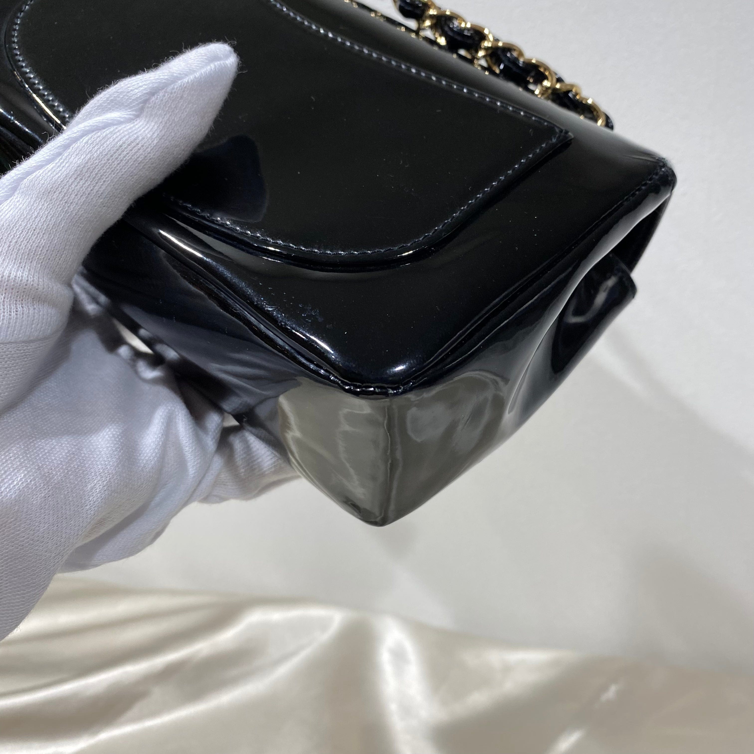 Chanel CHANEL VINTAGE CAMELLIA MINI CHAIN SHOULDER BAG BLACK ENAMEL 90209502