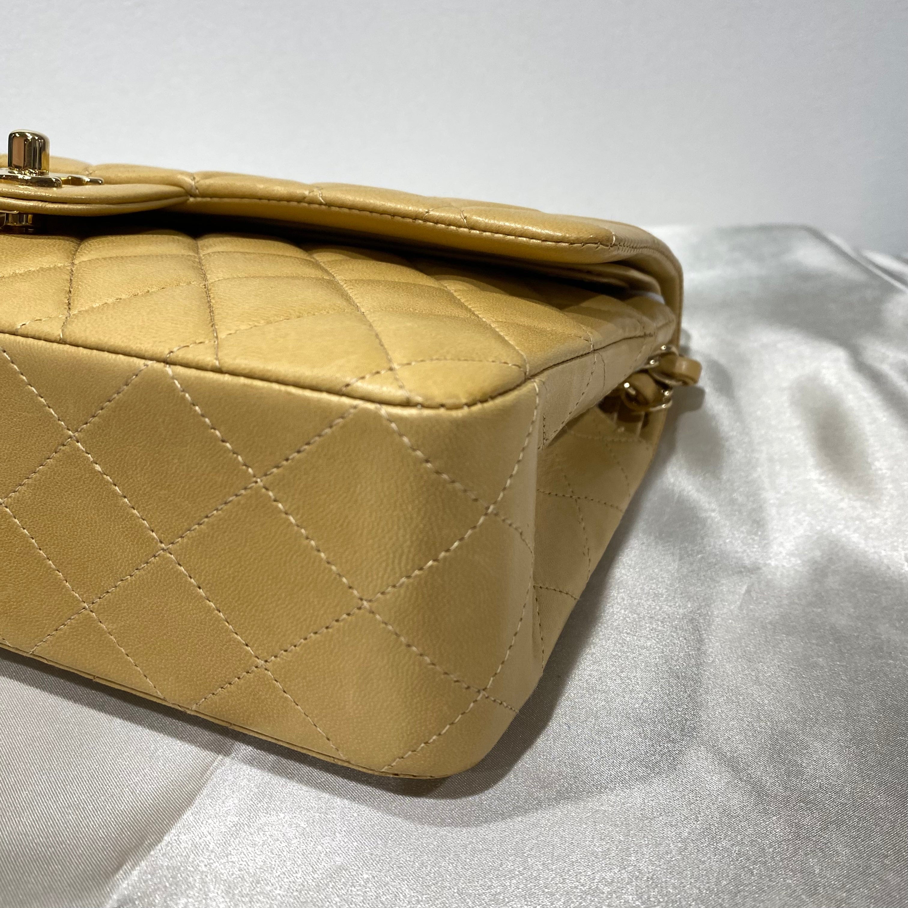 Chanel CHANEL VINTAGE CLASSIC FLAP MEDIUM BEIGE LAMB SKIN 90209418