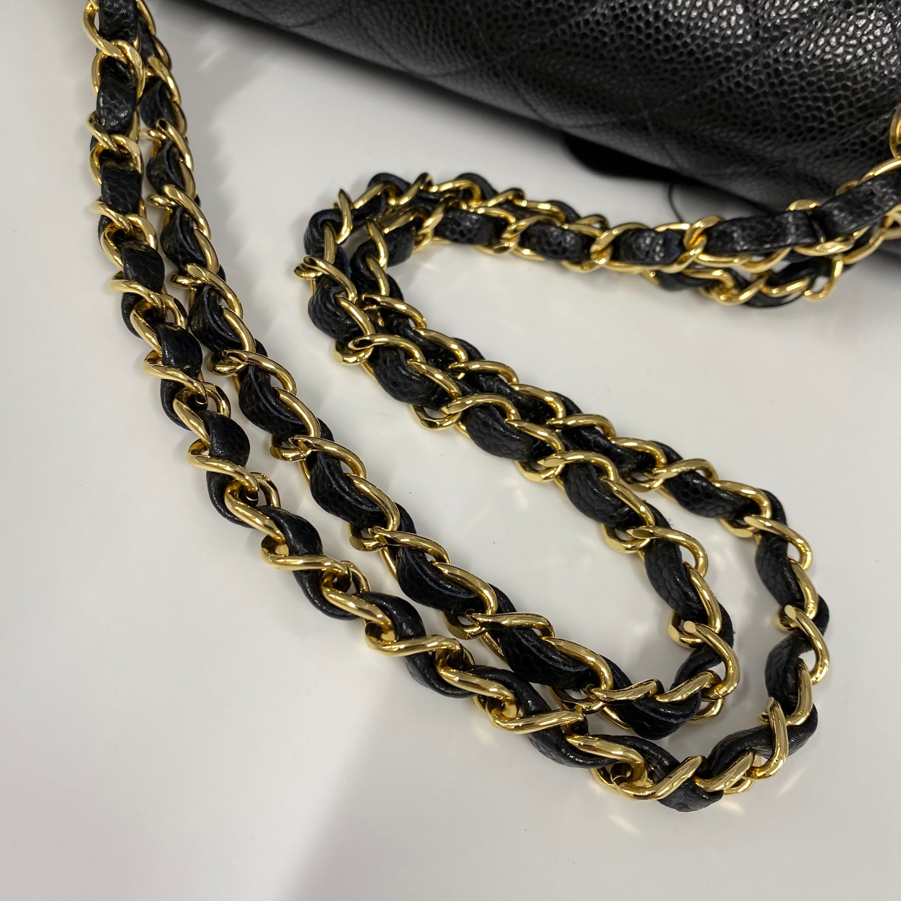 Chanel CHANEL VINTAGE CLASSIC FLAP MEDIUM CHAIN SHOULDER BAG BLACK CAVIAR SKIN