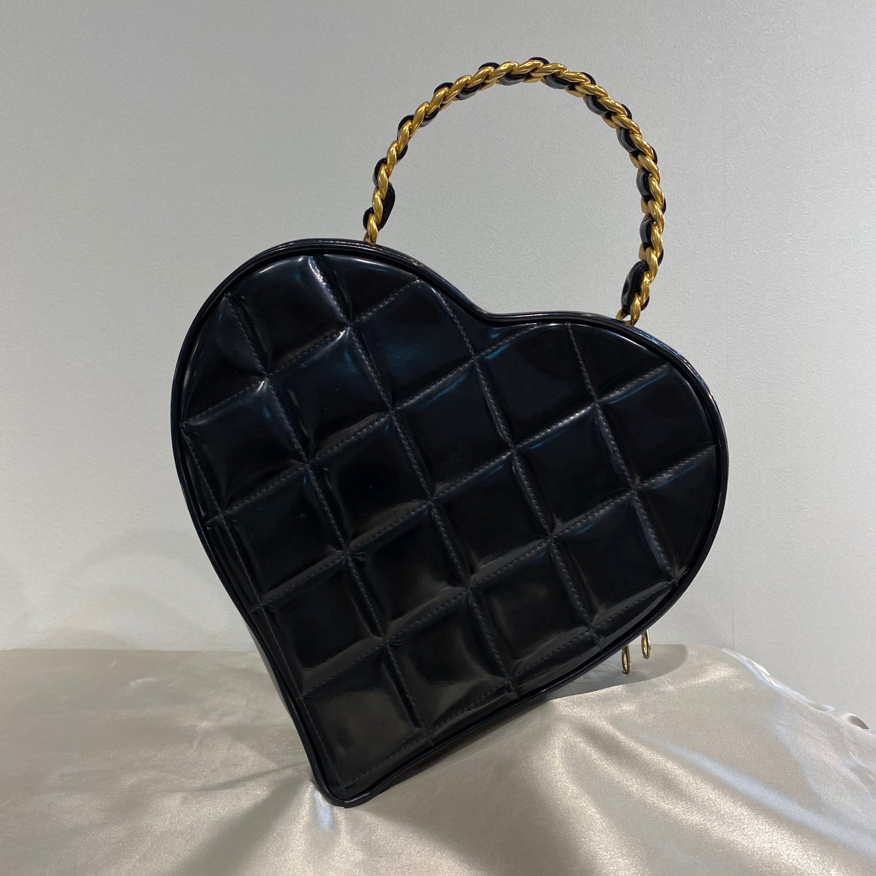 Chanel CHANEL VINTAGE HEART VANITY HAND BAG BLACK ENAMEL 90193109