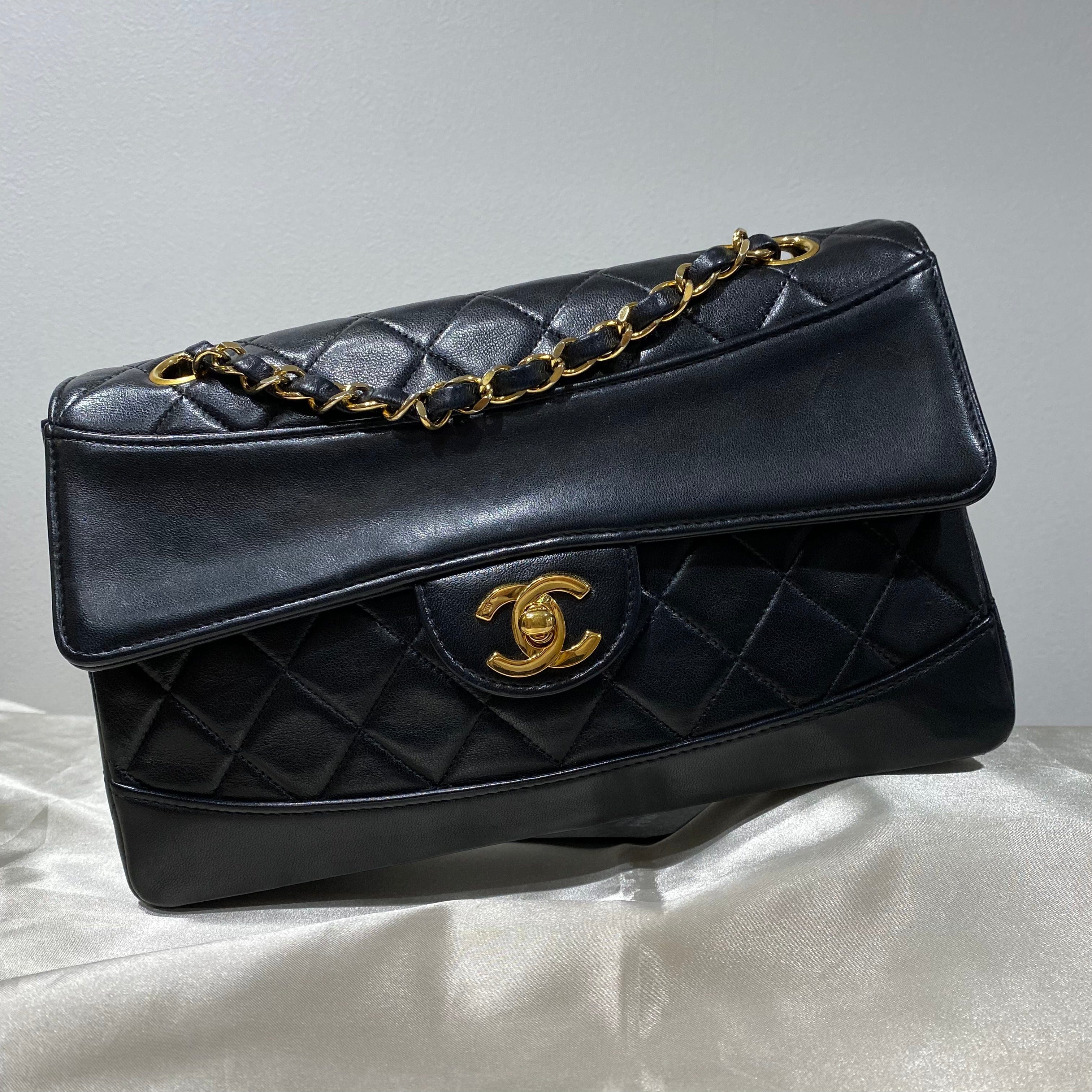 Chanel CHANEL VINTAGE MATELASSE CHAIN SHOULDER BAG BLACK LAMB SKIN 90207880