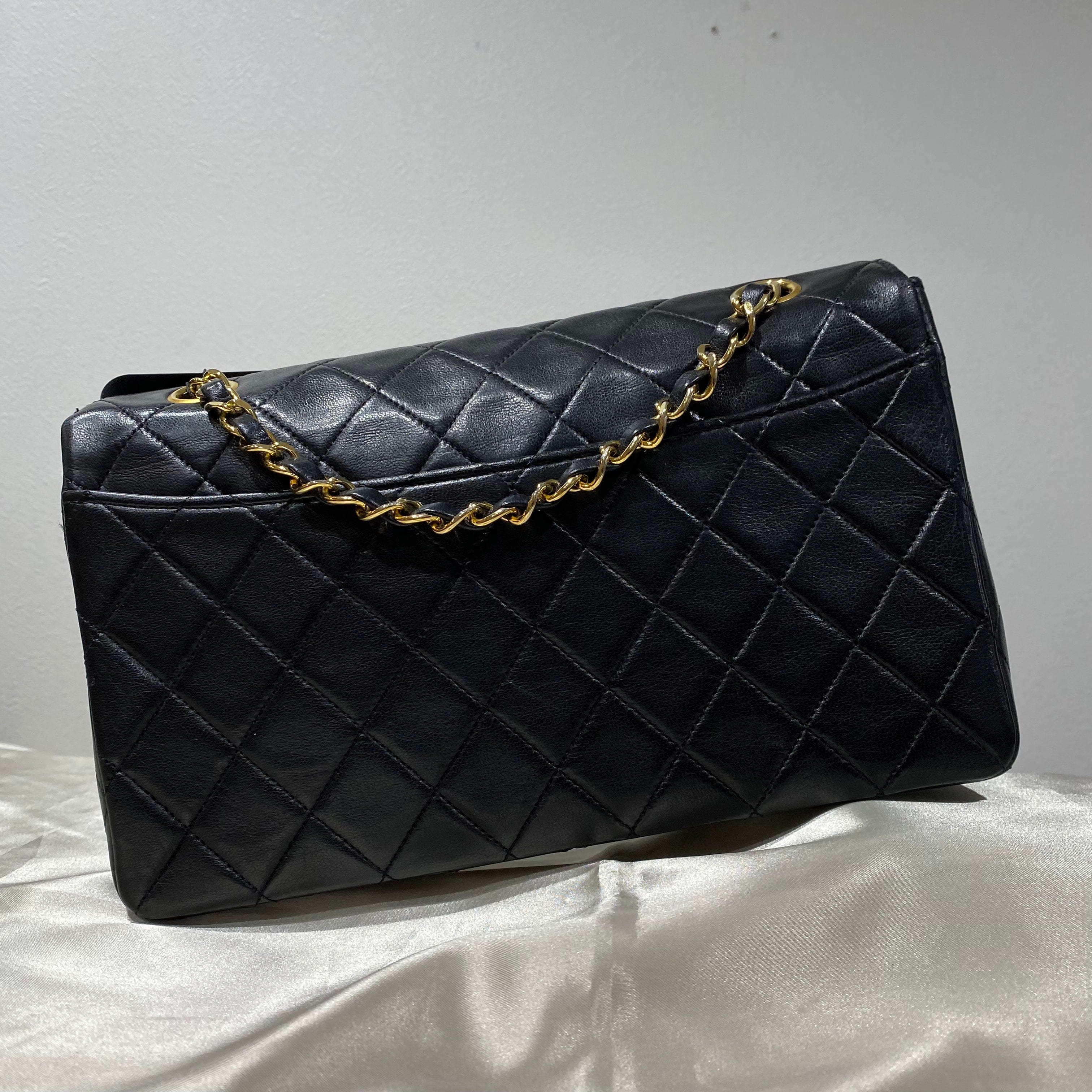 Chanel CHANEL VINTAGE MATELASSE CHAIN SHOULDER BAG BLACK LAMB SKIN 90207880