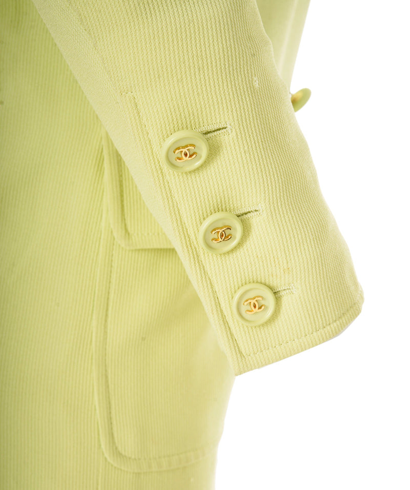 Chanel neon green outlet outfit