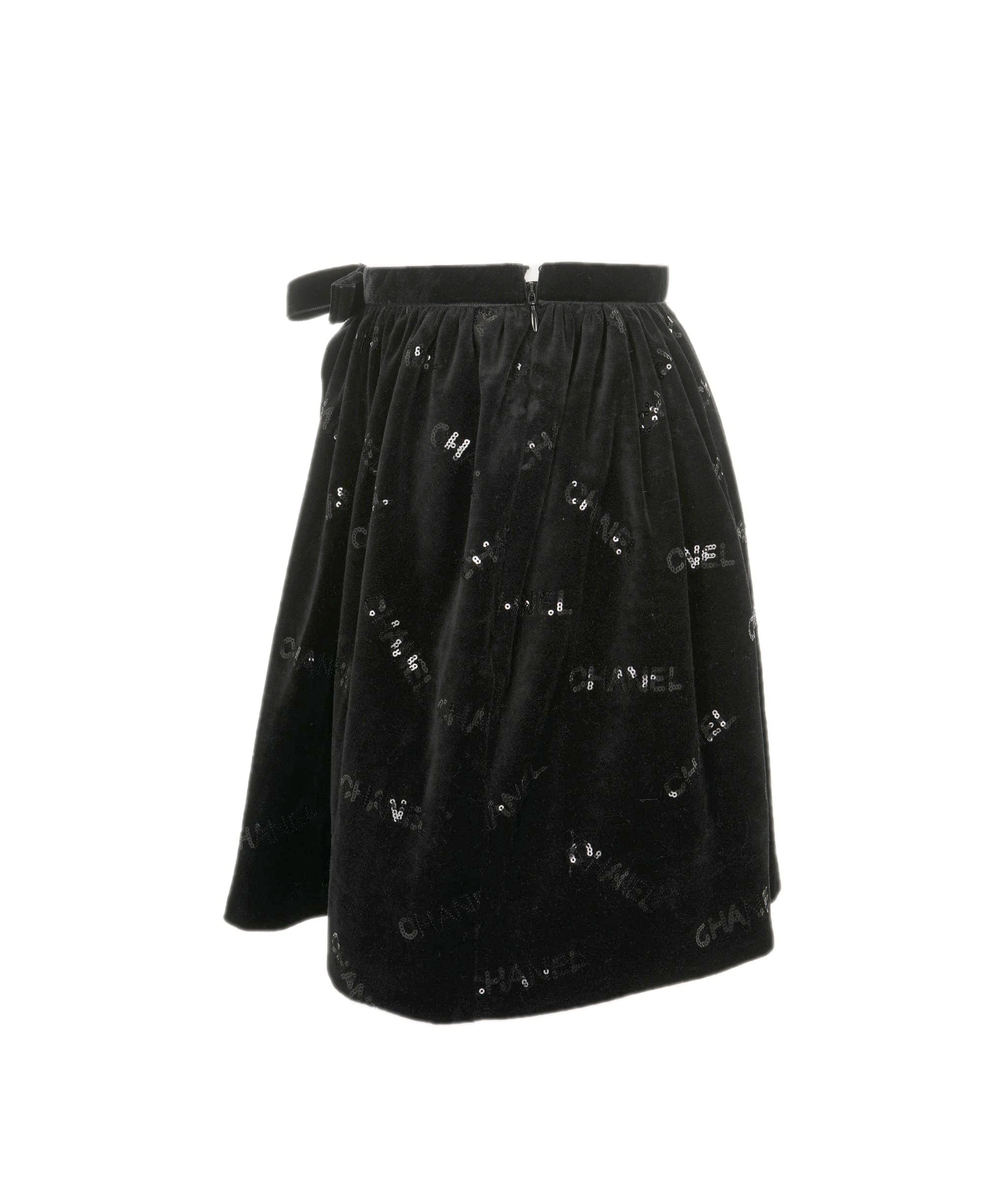 Chanel Chanel Skirt black velvet with sequins FR34 P73382V64928 AVC1128