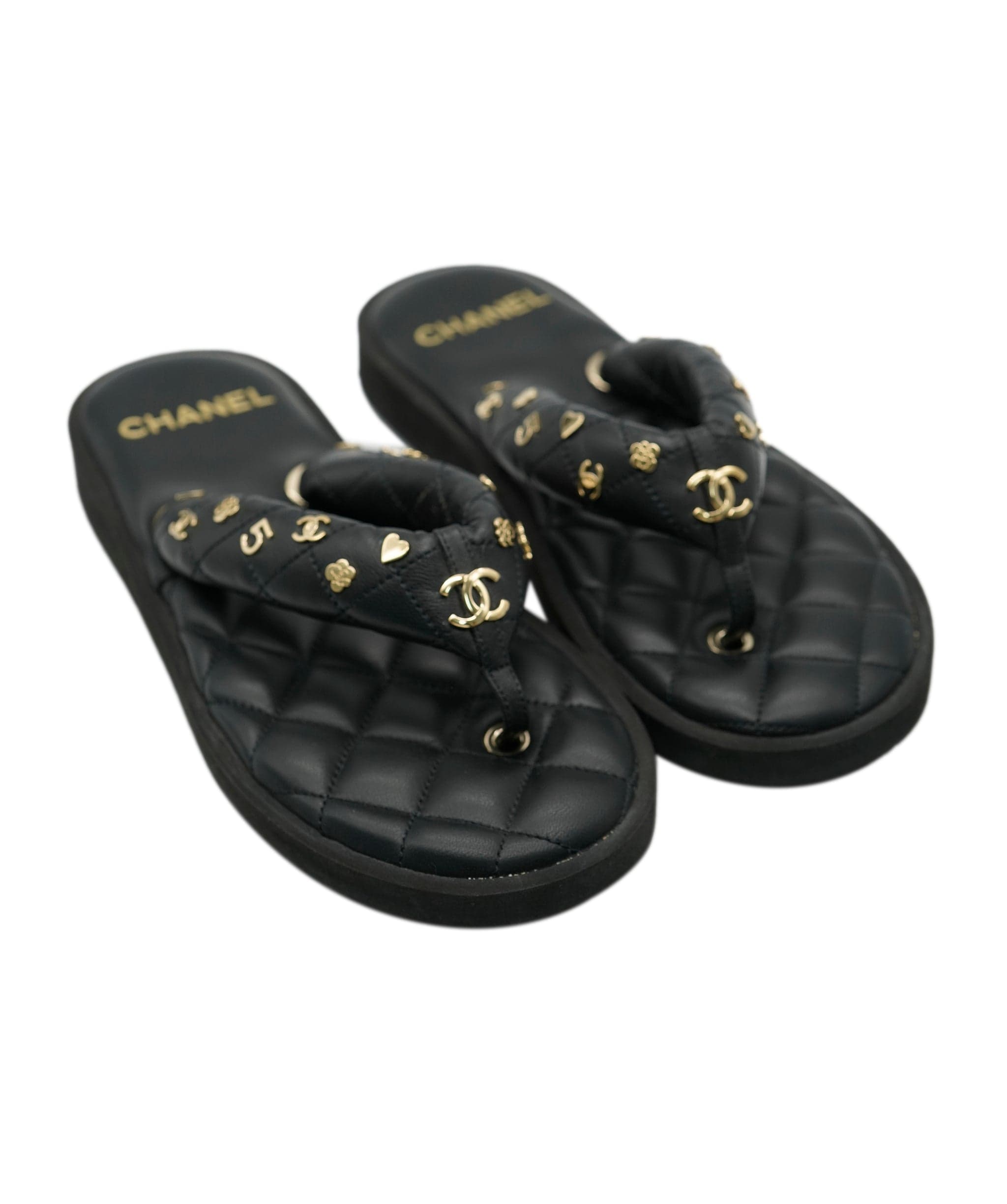 Chanel Chanel flip flops with charms  AVC1980