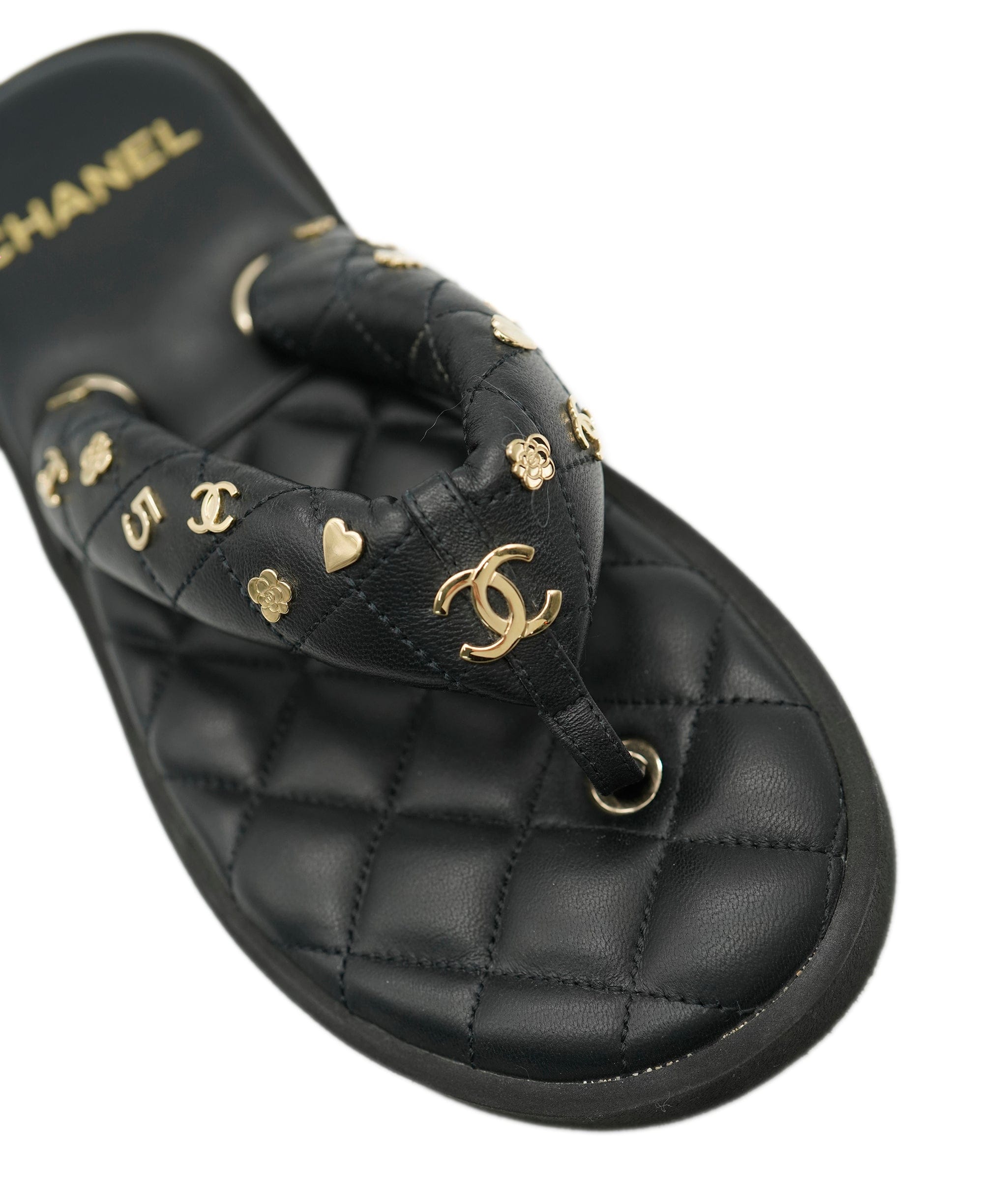 Chanel Chanel flip flops with charms  AVC1980
