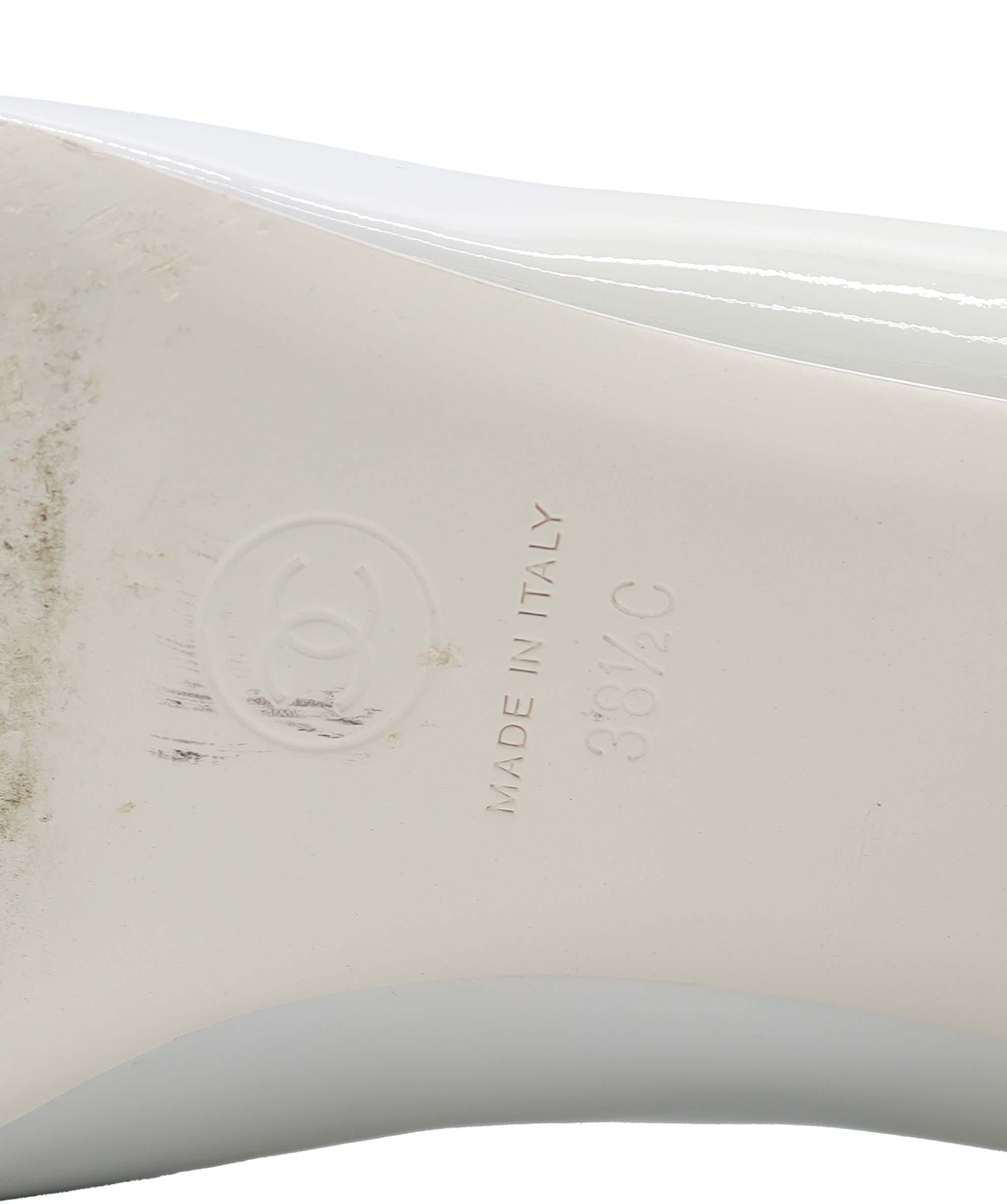 Chanel CHANEL MARY JANE PUMPS WHITE WITH BLACK BOW SIZE 38 1/2 ASC7302