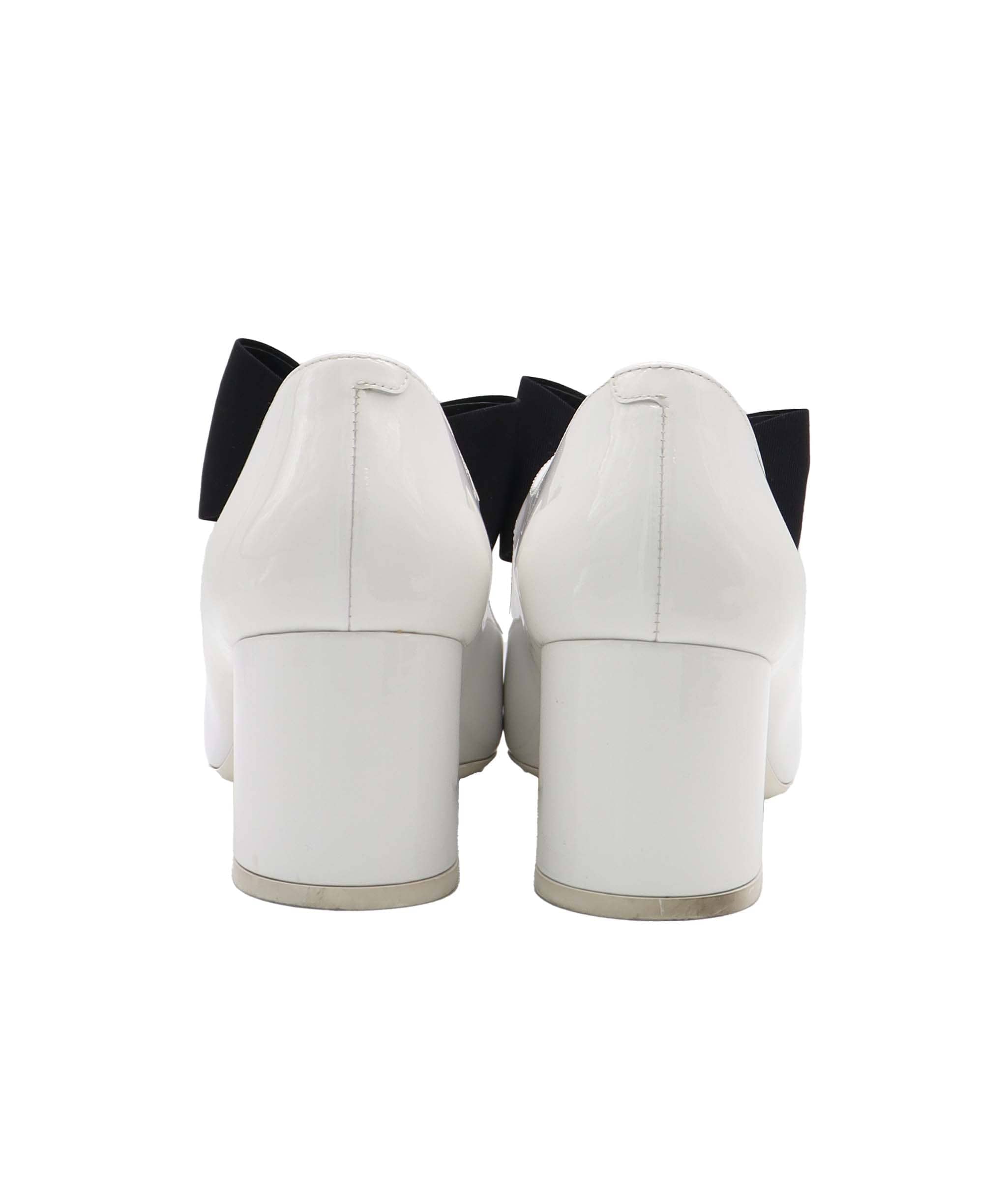 Chanel CHANEL MARY JANE PUMPS WHITE WITH BLACK BOW SIZE 38 1/2 ASC7302