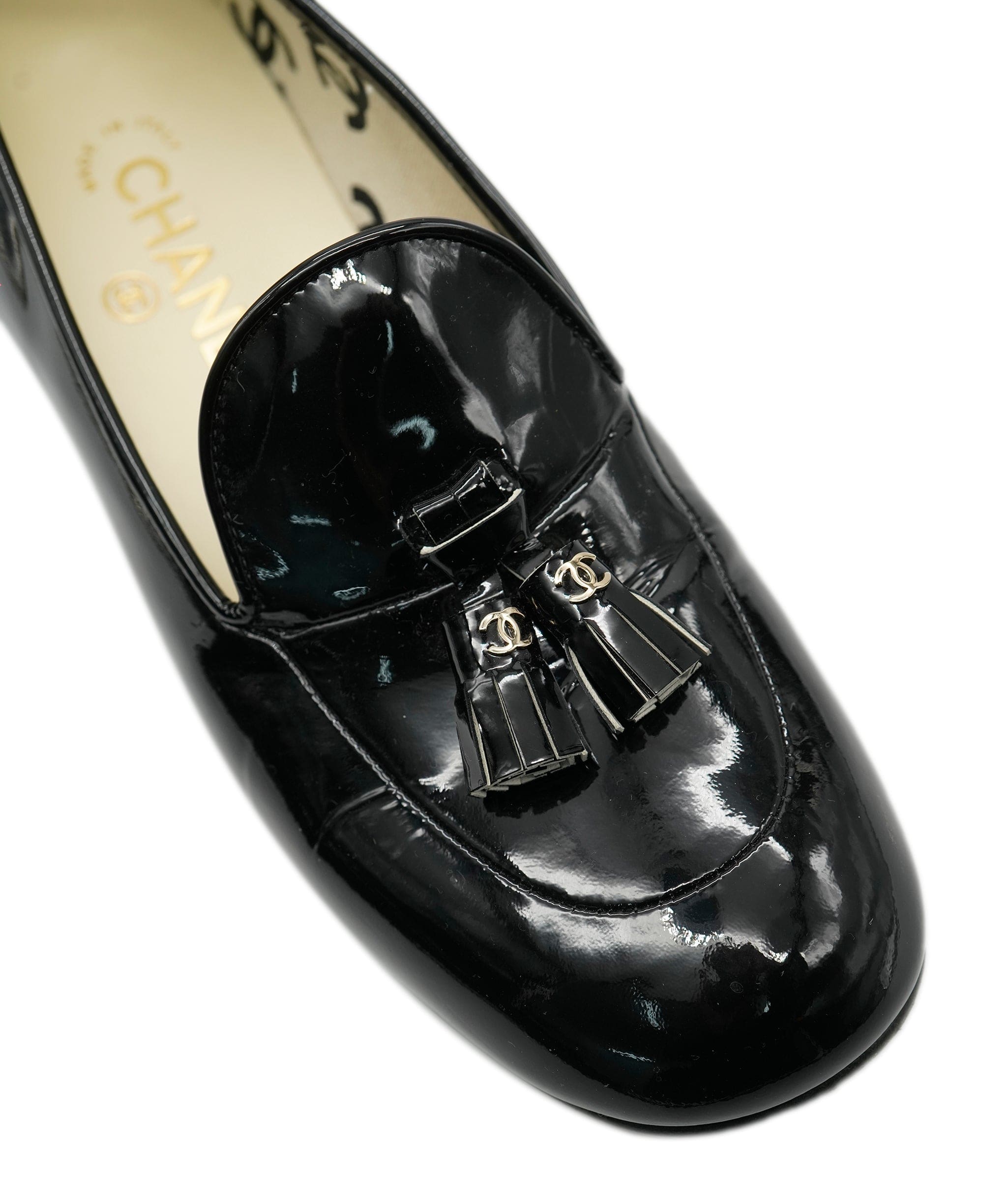 Chanel Chanel Patent Loafers with Tassel  ALC1252