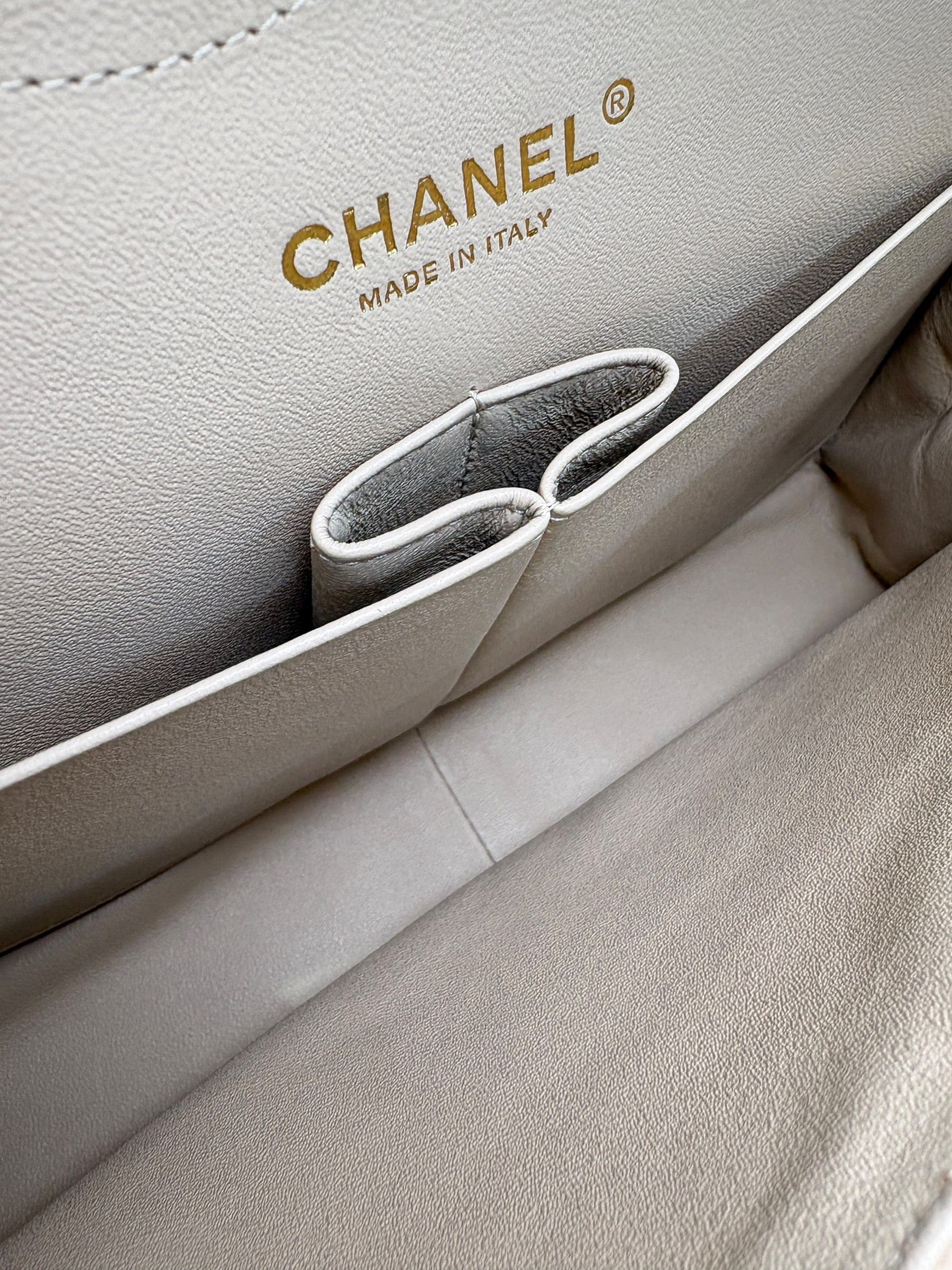 Chanel Chanel Jumbo Caviar Jumbo Flap with Gold Hardware - Full Set