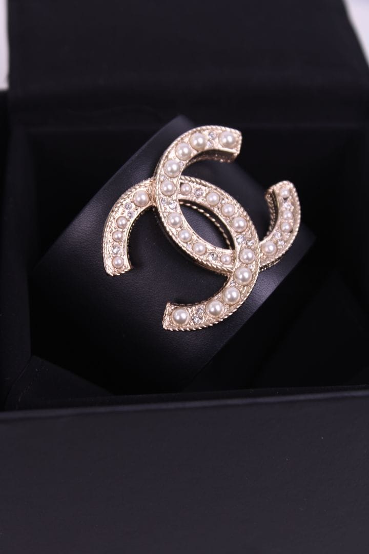 Chanel Chanel Leather and pearl bracelet Black one size