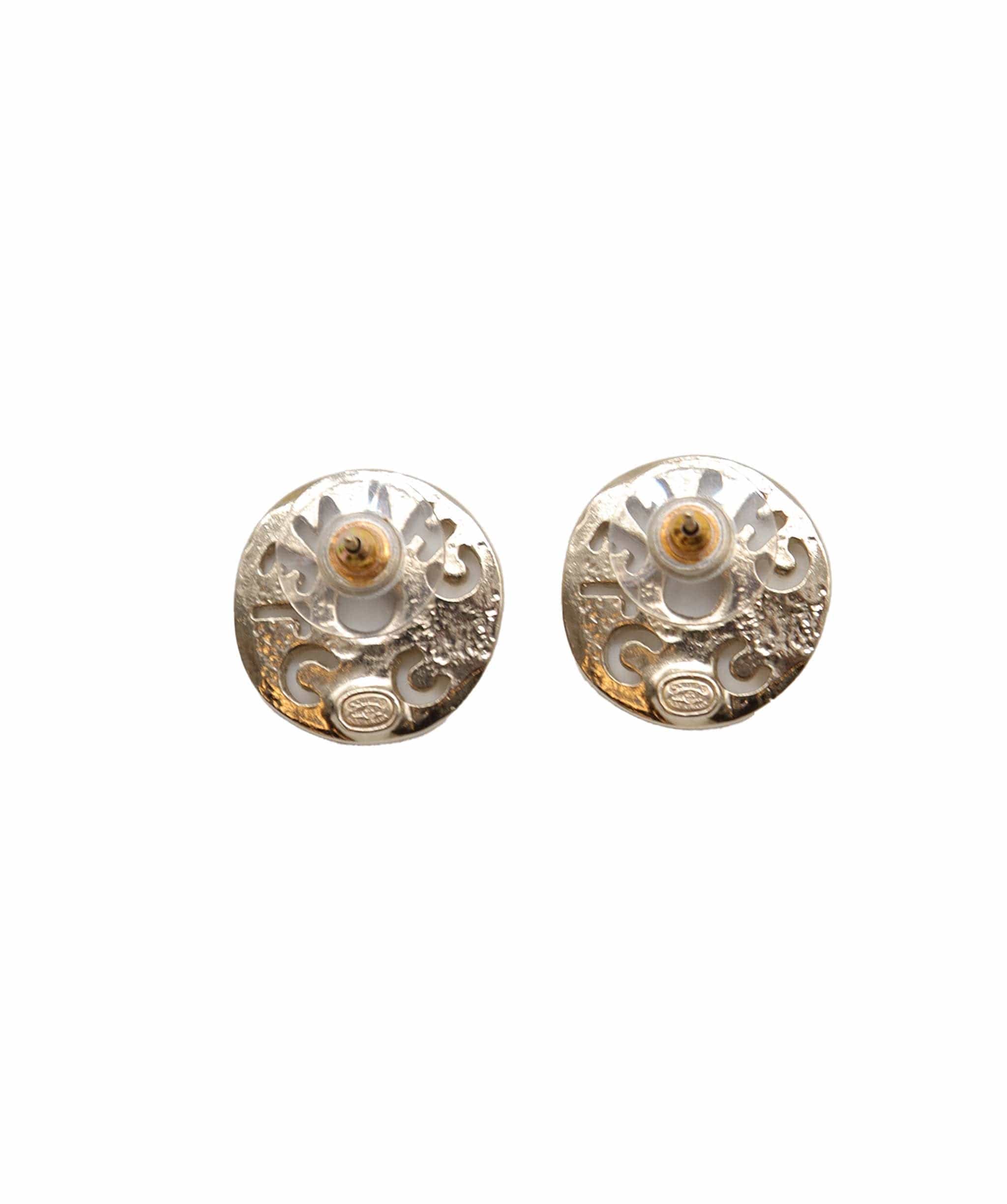 Chanel Chanel 19A Cutout detail stud earrings - DXBS1481