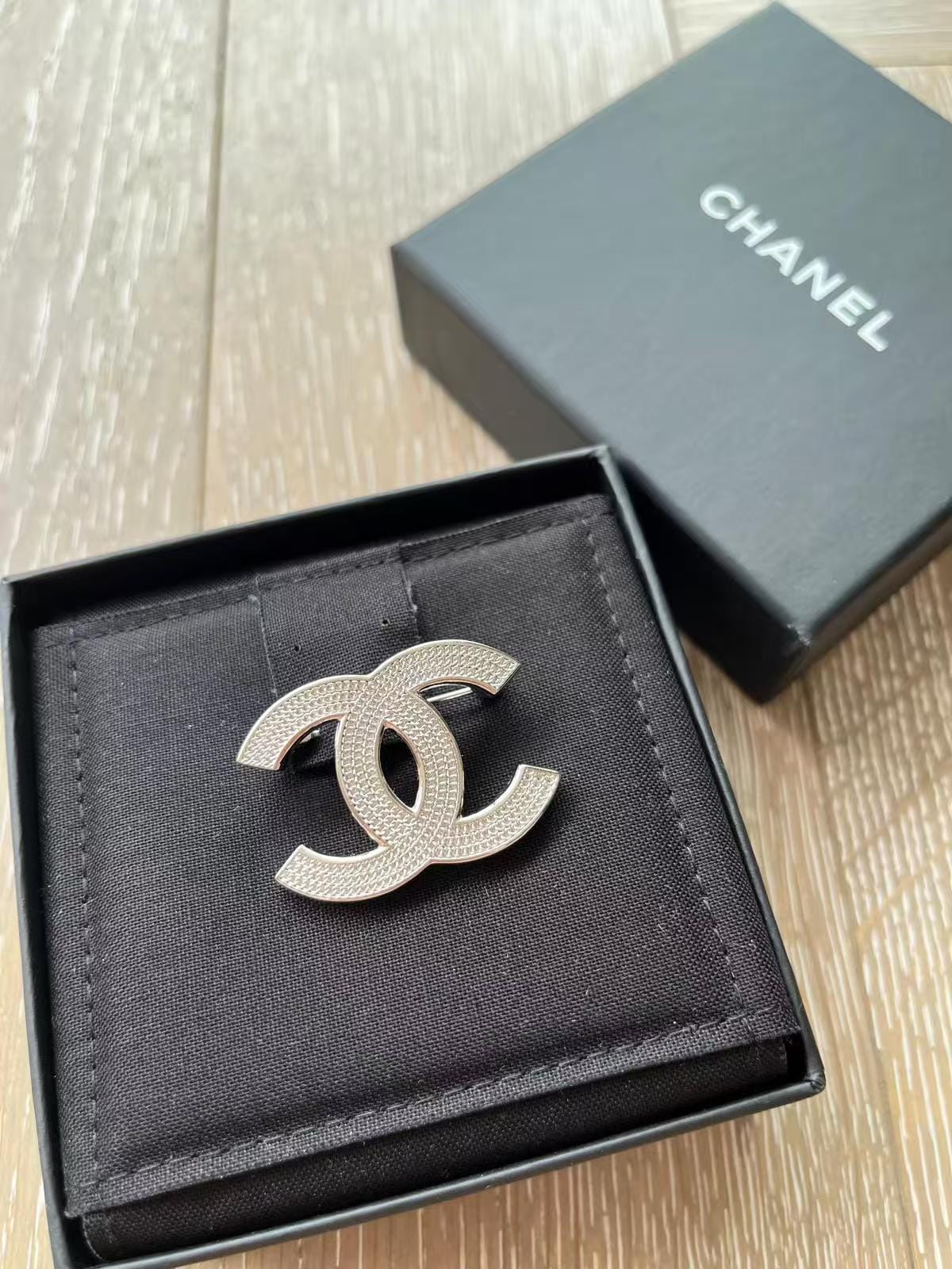 Chanel Chanel Broucher ALC3931