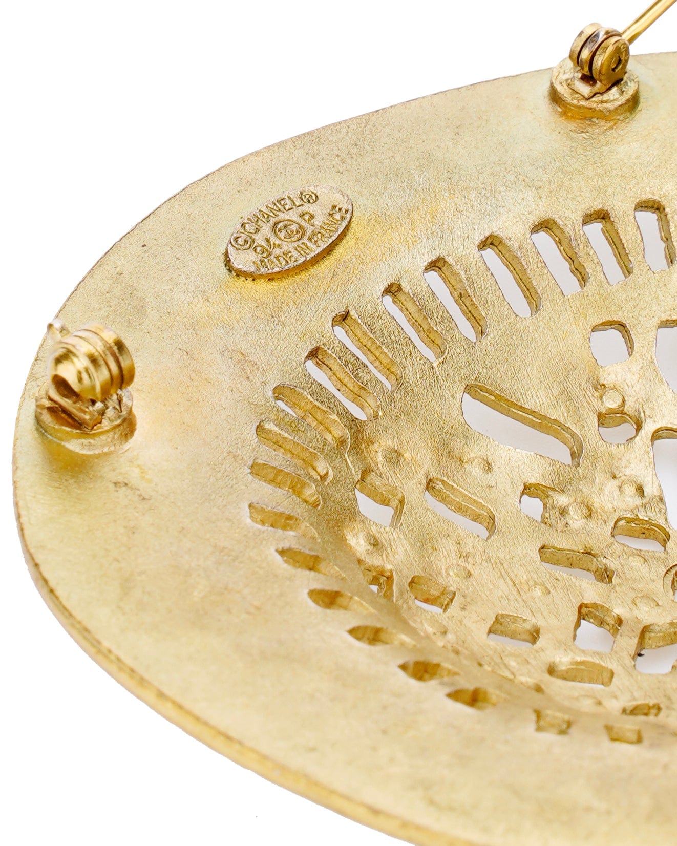 CHANEL LOGO BROOCH OP7438 – Luxury Promise