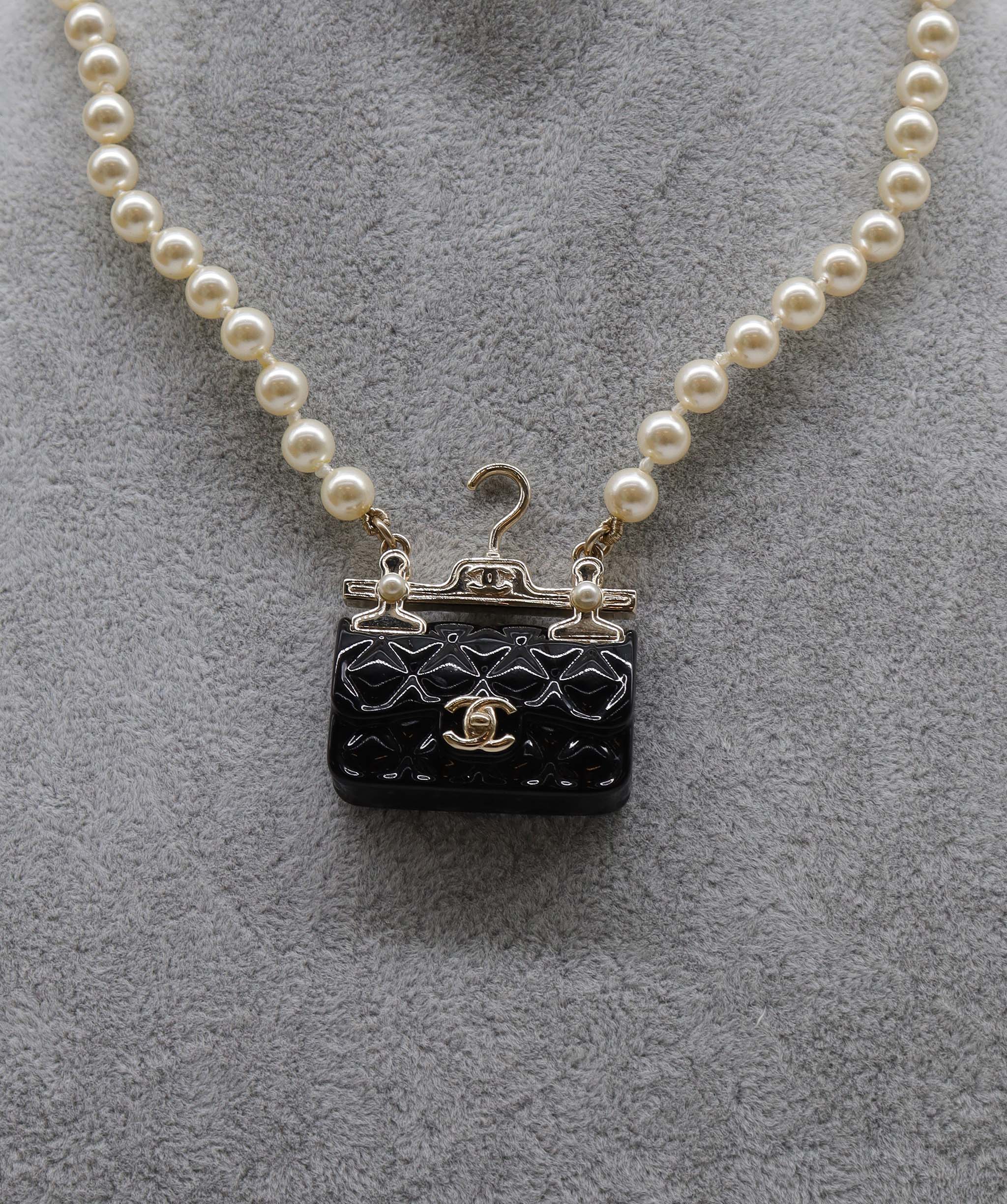 Chanel CHANEL NECKLACE MATELASSE BAG MOTIF FAKEPEARL COCOMARK ACCESSORY B23C 90208544 90208544