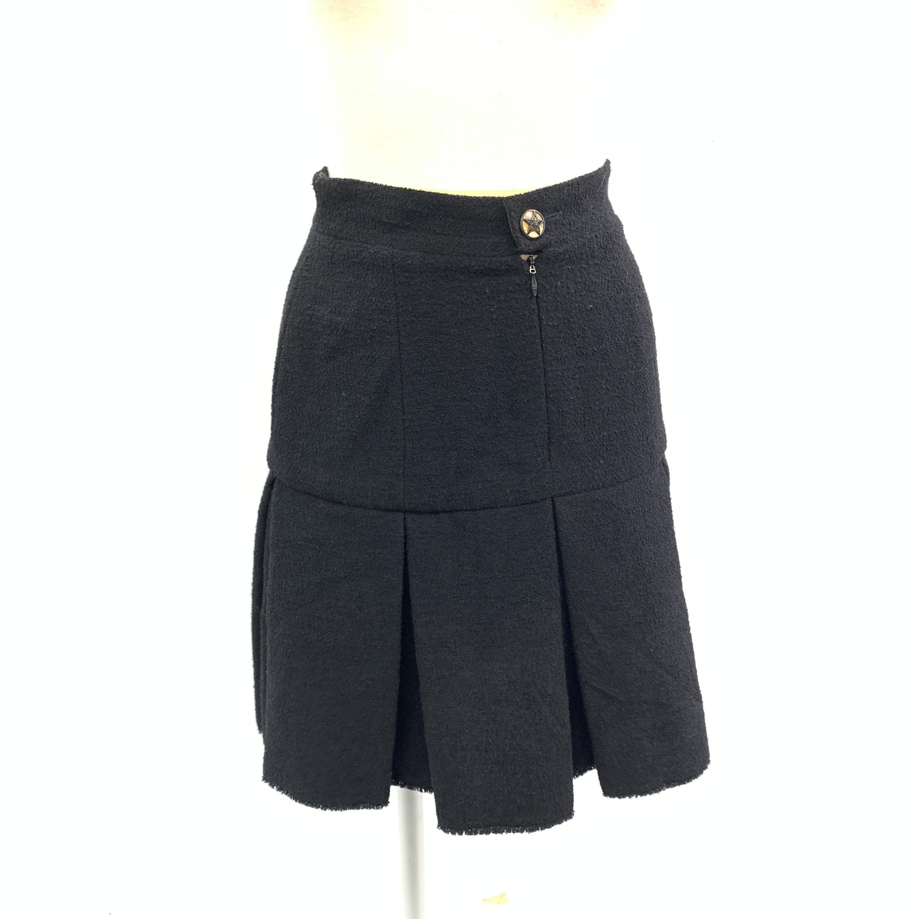 Chanel Chanel Black Pleated Tweed Skirt With Button, Wool, Size: 34 C327611