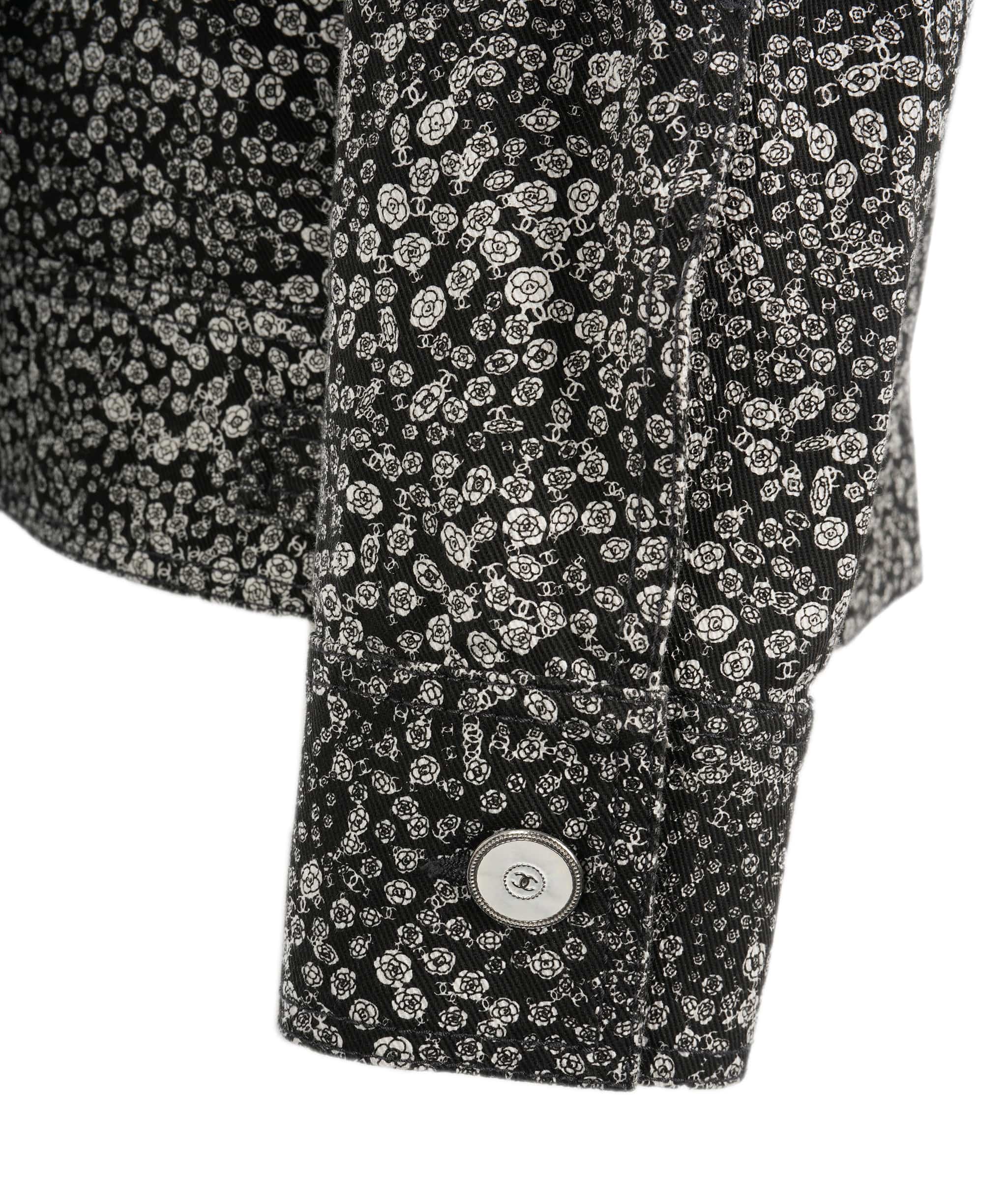 Chanel Chanel denim jacket with flowers AVC1967