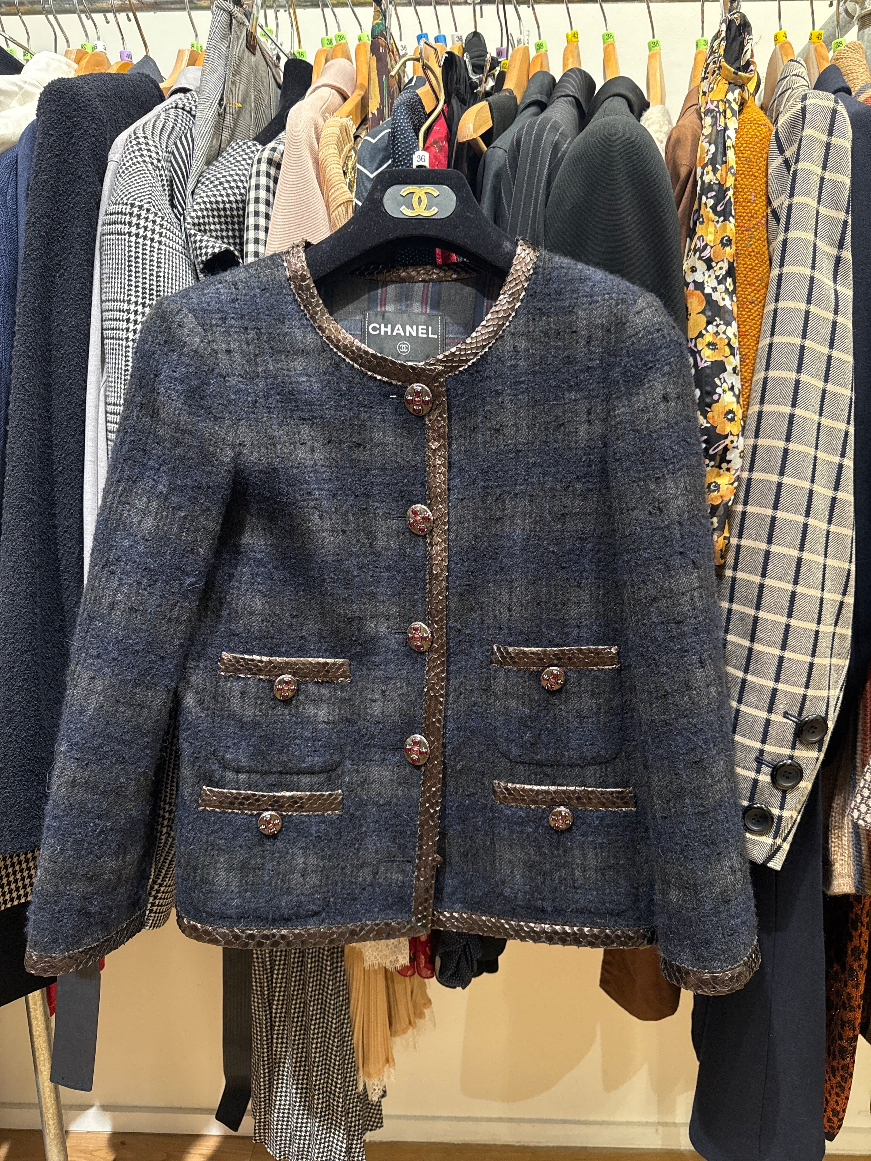 Chanel CHANEL navy blue tweed jacket AGC2247