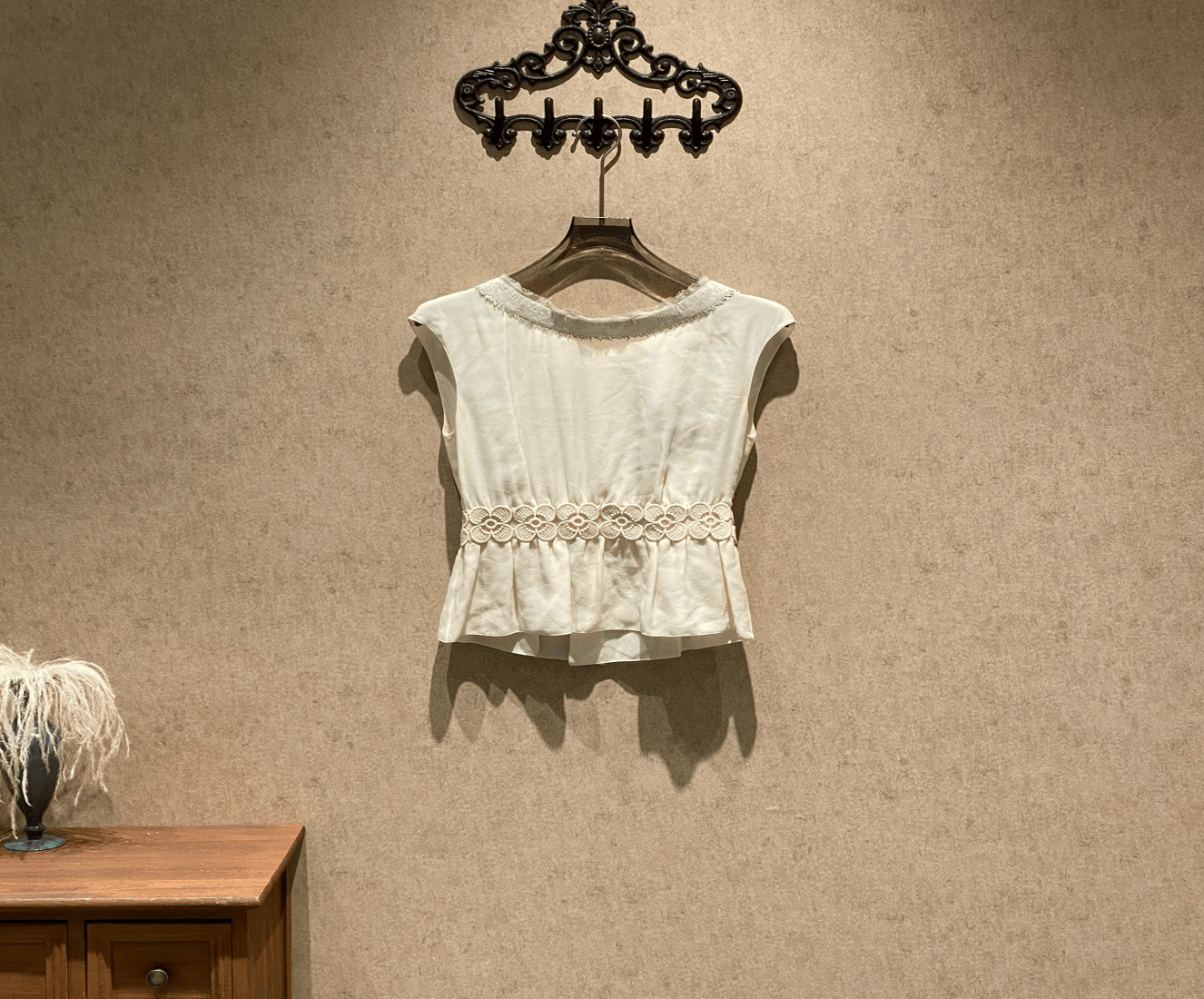 Chanel Chanel off-white embroidered floral fitted short-sleeved top / Size 34 / 99% new / 40667 SGC40667