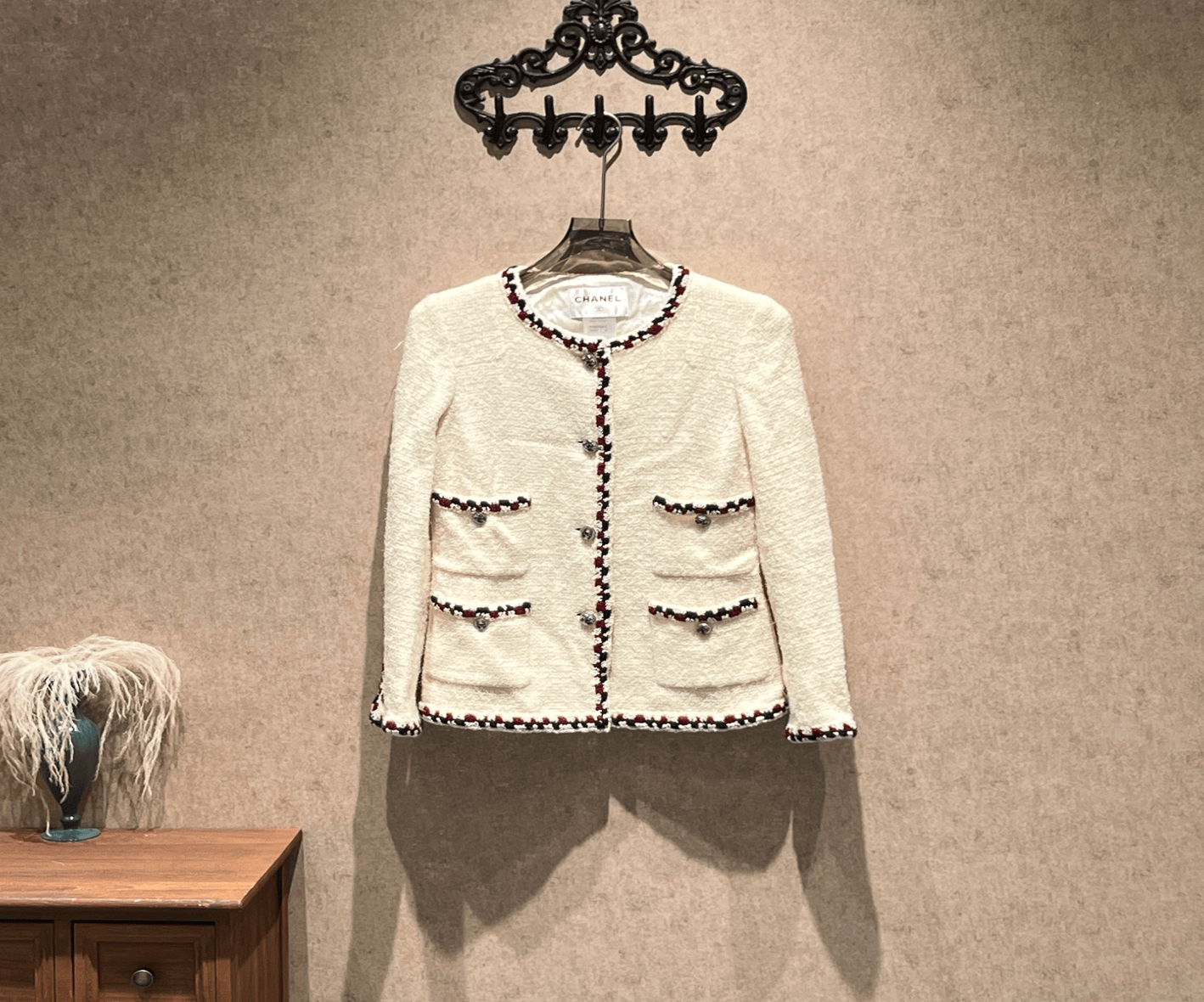 Chanel Chanel off-white four-pocket trim jacket / size 42 / 99% new / 40899 SGC40899