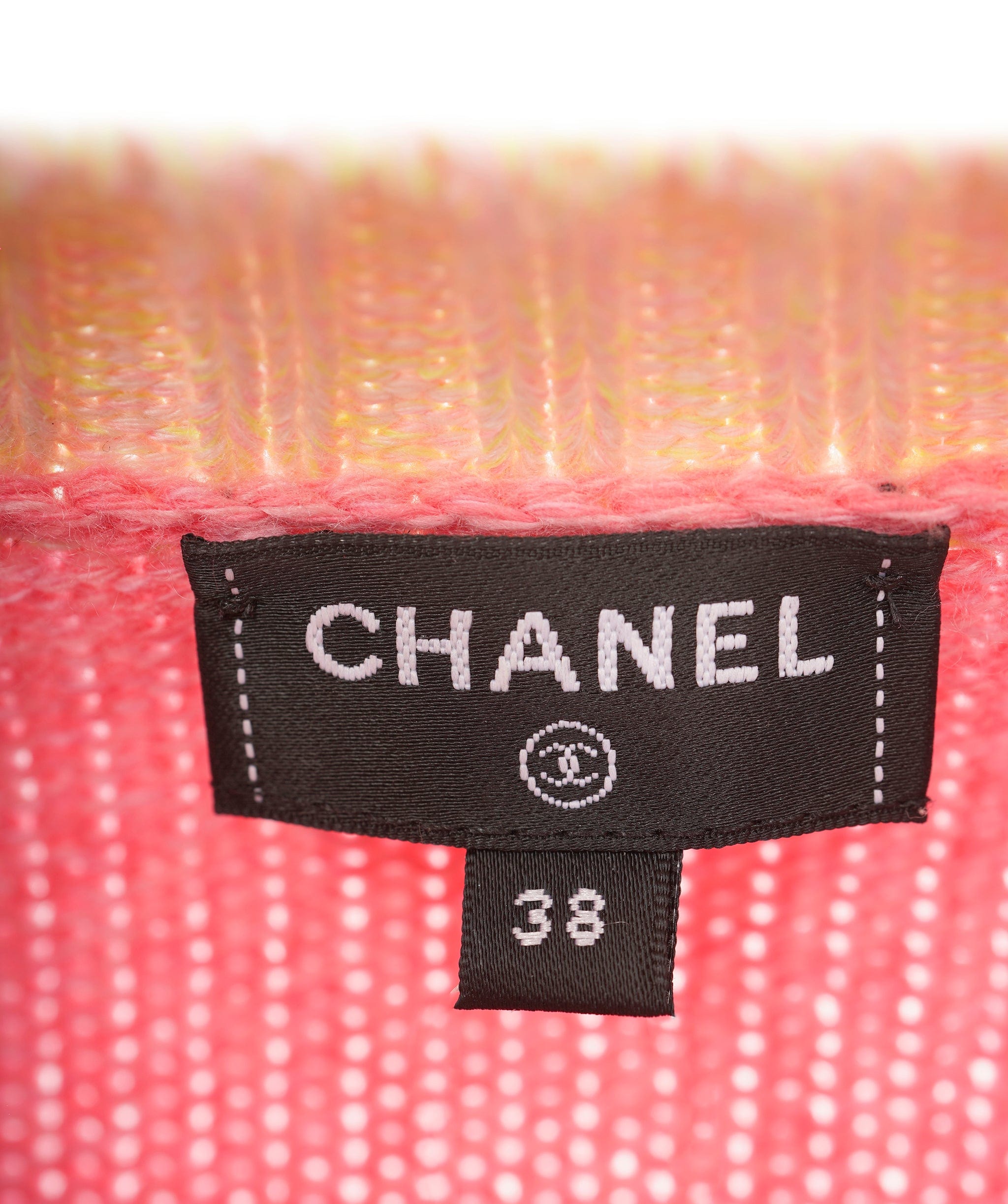 Chanel Chanel Pink cashmere center CC sweater with buttons  AVC1941