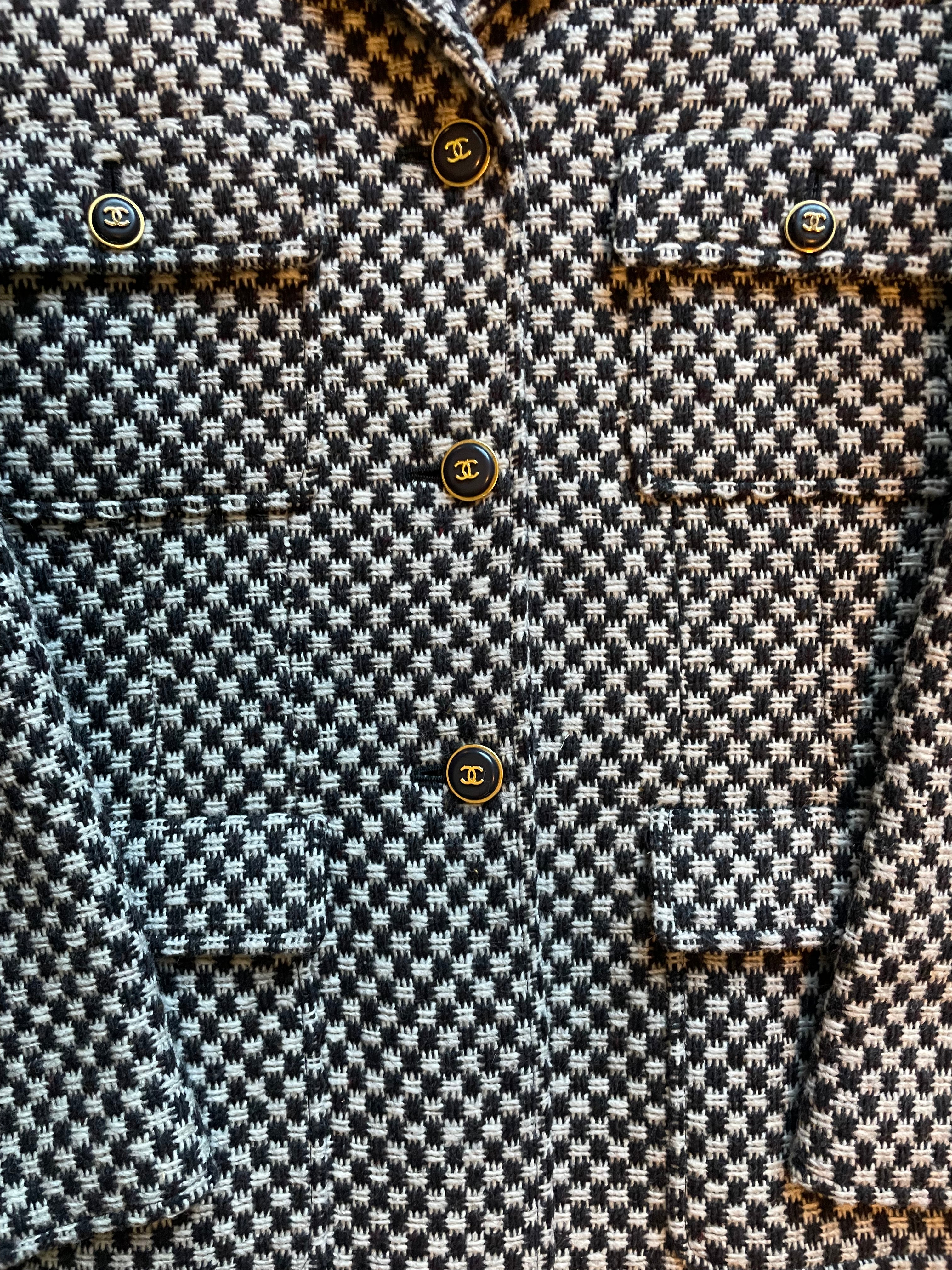 Chanel Chanel Sz 48 Brown White Tweed Jacket with CC Buttons DXBK0323
