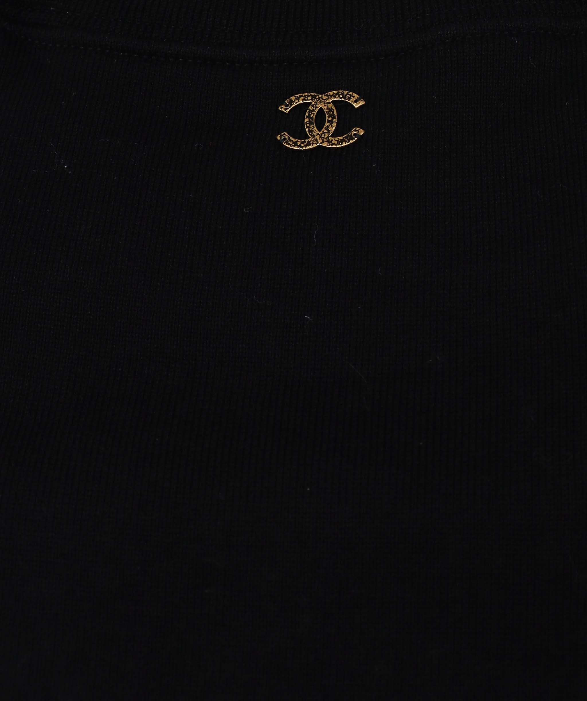 Chanel Chanel T-Shirt Black CC Logo Gold - SKC1812