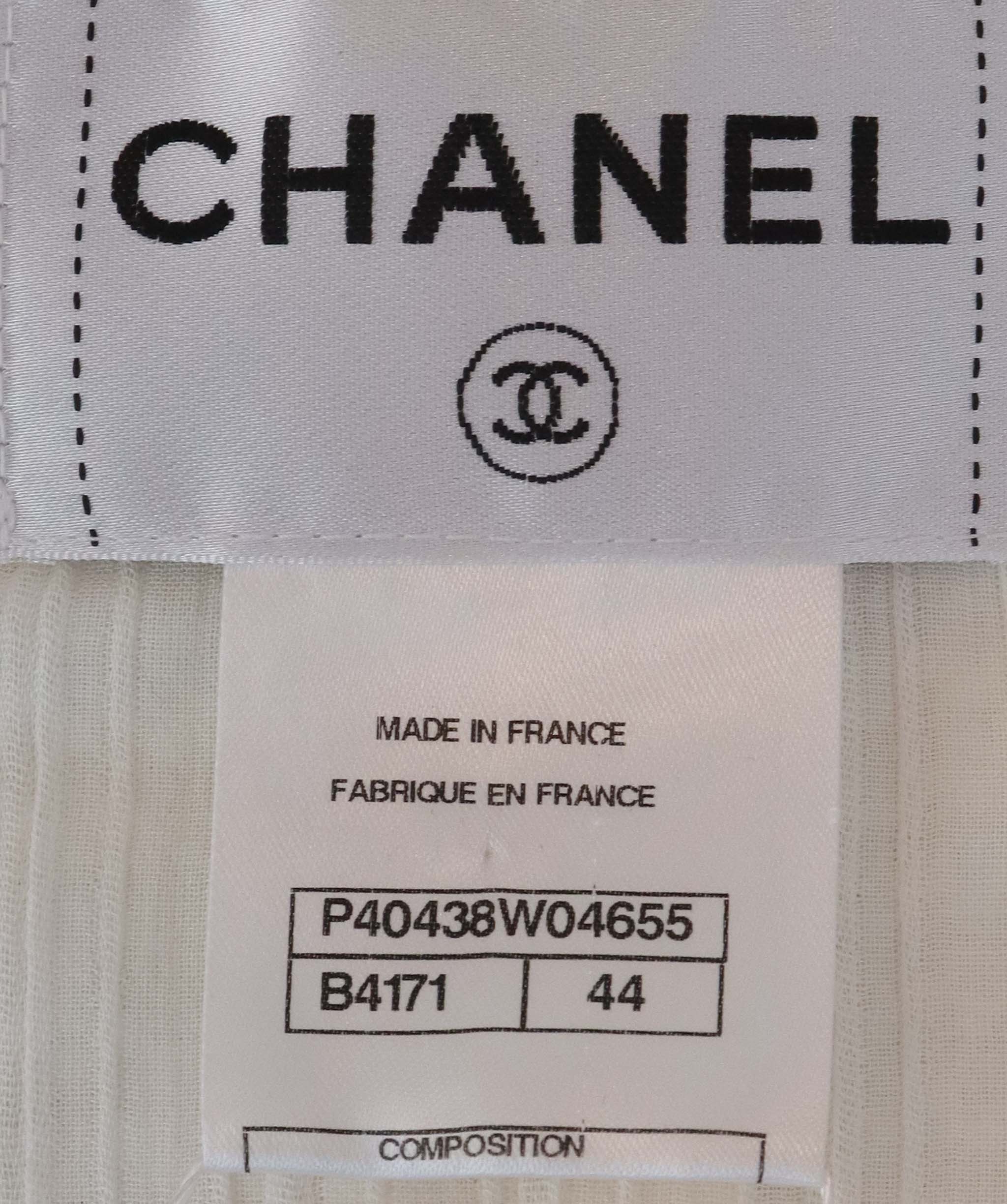 Chanel Chanel Tweed Chain Embellished CC Logo Button Jacket DXBK0205