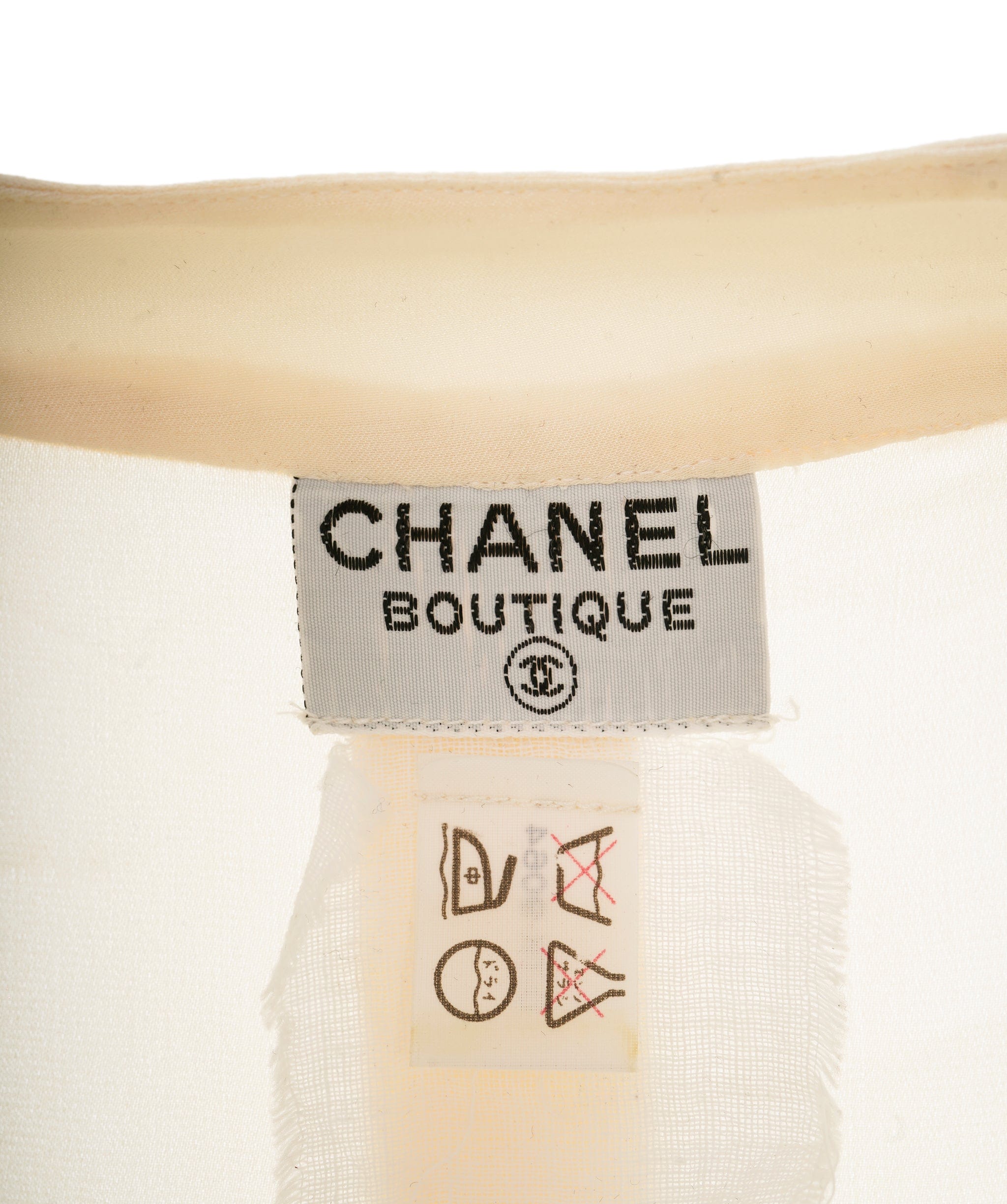 Chanel Chanel V neck shirt Cream with CC buttons ALC1174