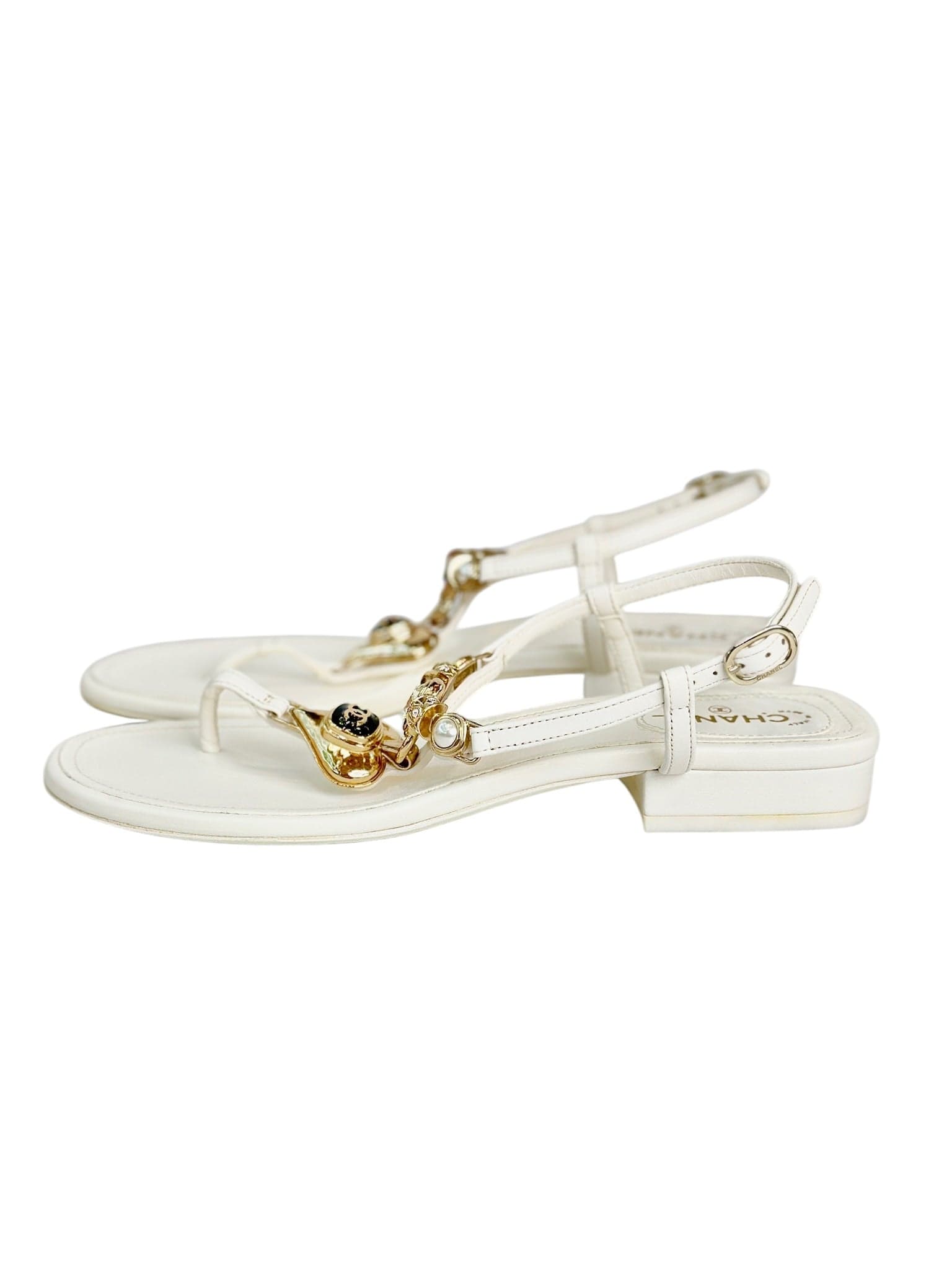 Chanel Chanel 23C Thongs White With Heart 37.5#