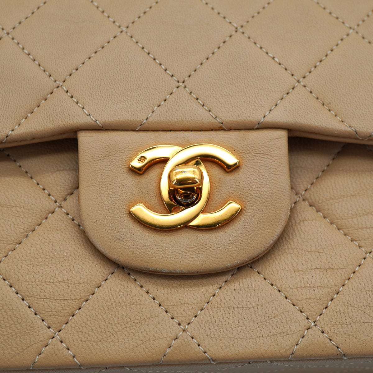 CHANEL VINTAGE CHANEL CLASSIC FLAP SMALL CHAIN SHOULDER BAG BEIGE LAMB SKIN GOLD HARDWARE 90315882