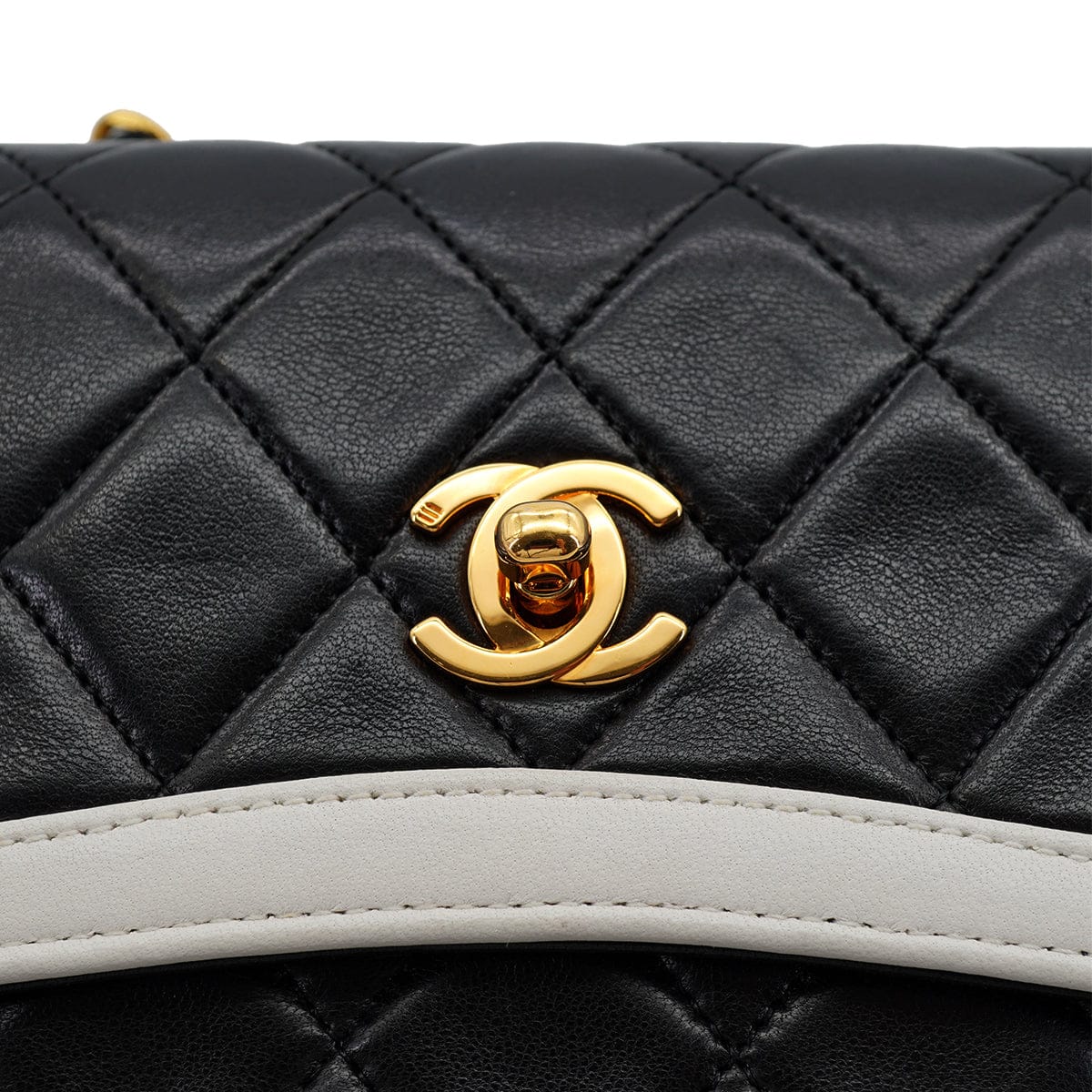 CHANEL VINTAGE CHANEL MATELASSE CHAIN SHOULDER BAG BLACK WHITE LAMB SKIN GOLD HARDWARE 90326672