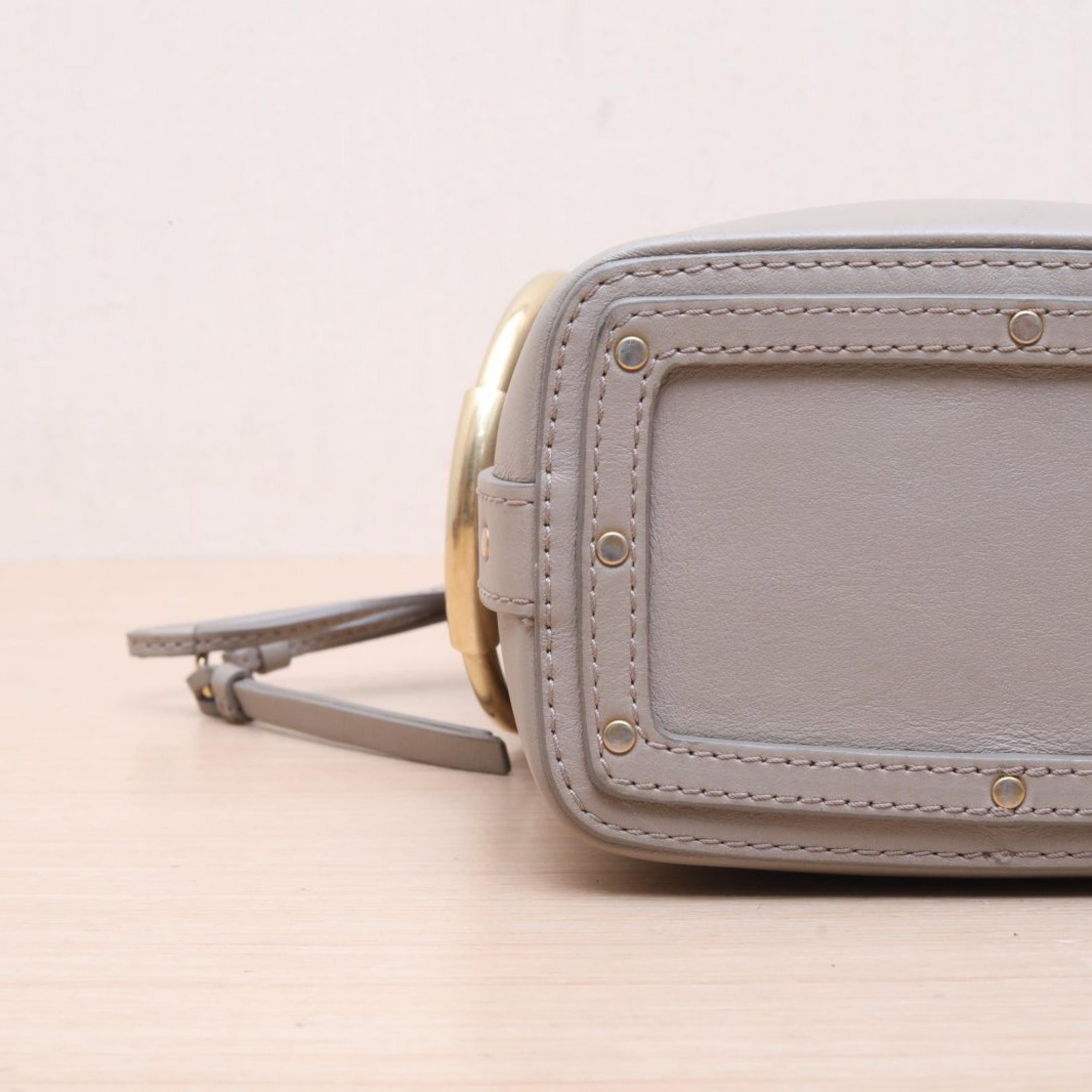 Chloe Chloe Elephant Grey Leather C Gold Buckle Roy Bucket Bag Shoulder Bag
shoulder straps ALC3163