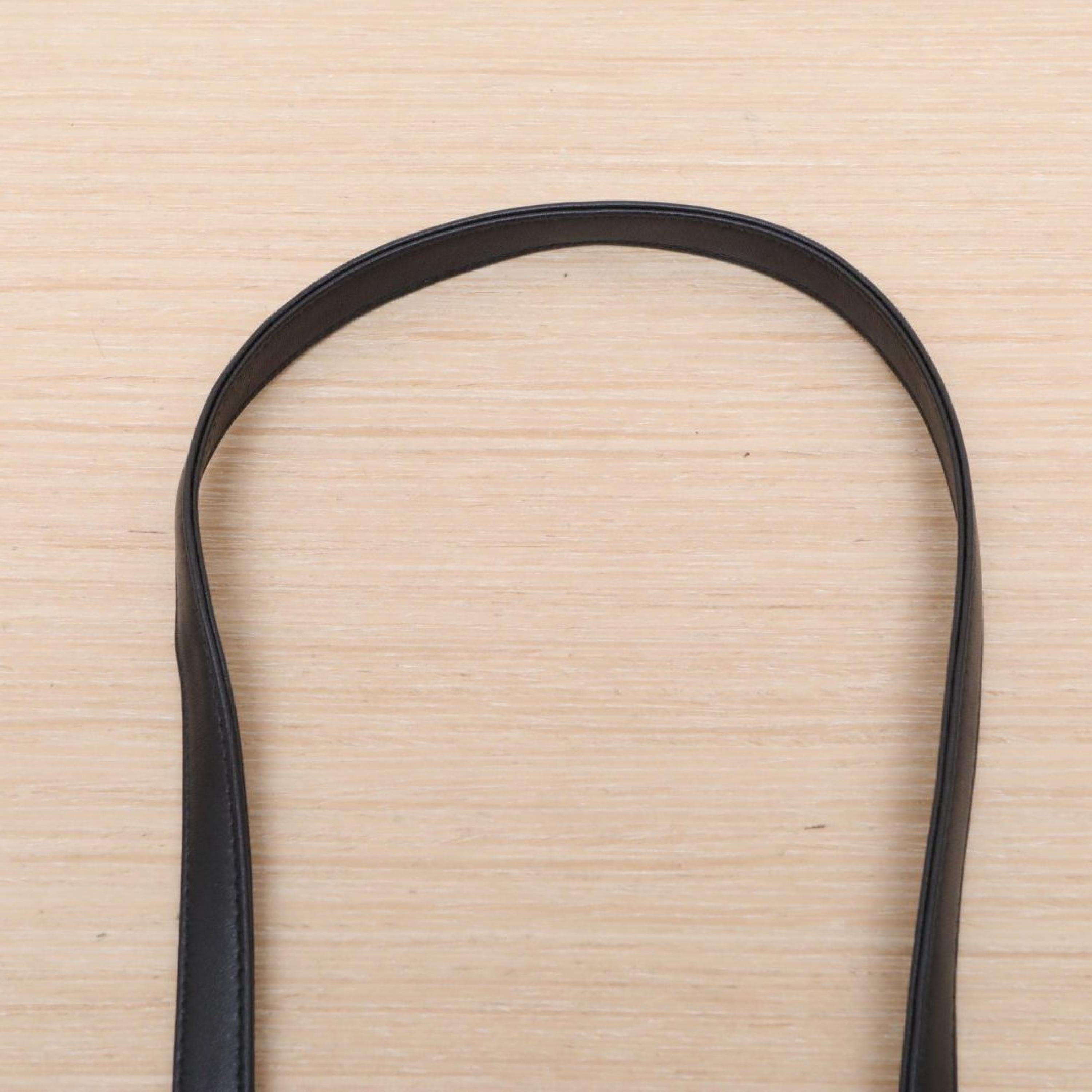 Christian Dior Christian Dior Lady Dior bag, five-grid pattern, leather, small size, silver buckle, 2015
Original dust bag, shoulder strap, ID card, instruction manual, shopping ticket ALC3178