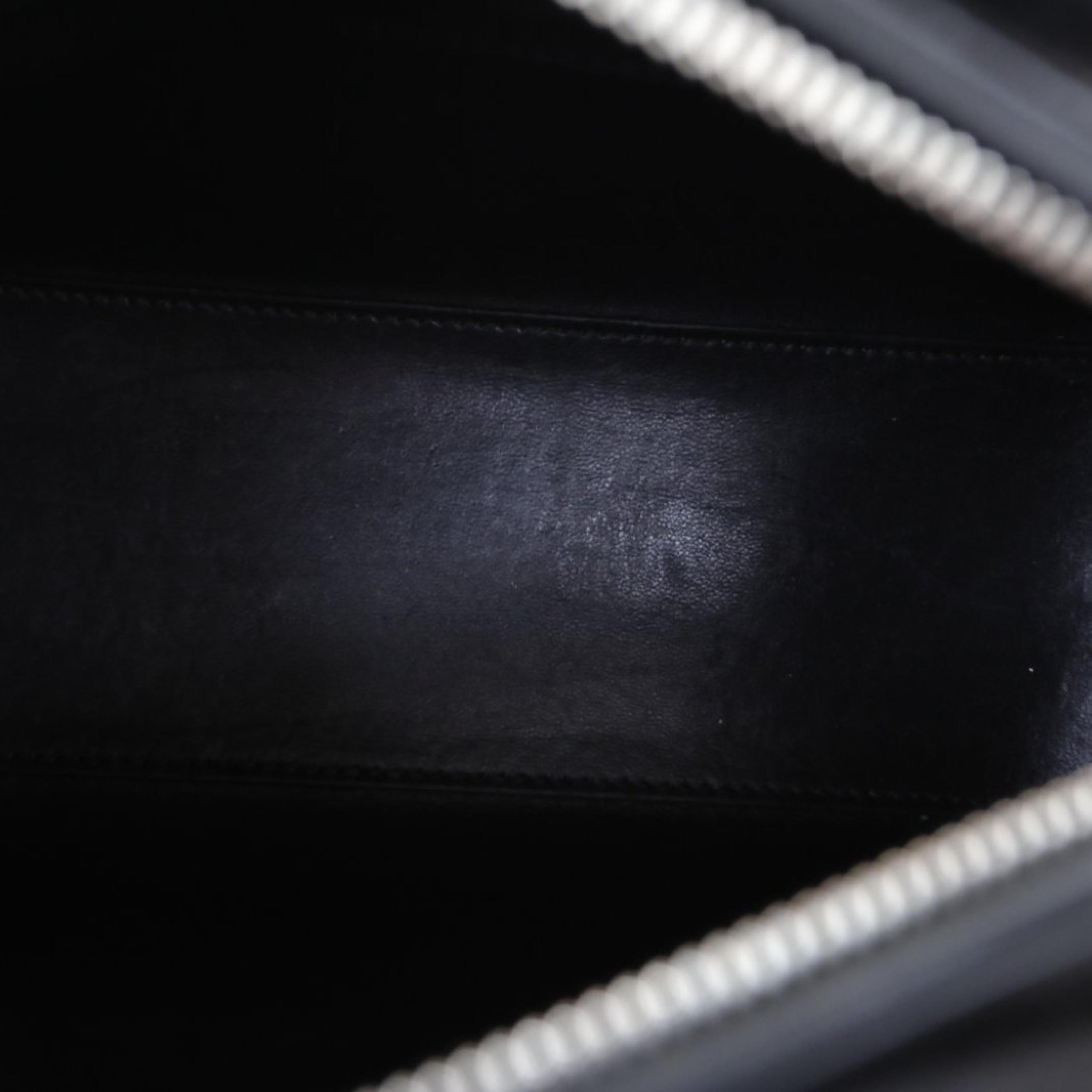 Christian Dior Christian Dior Lady Dior bag, five-grid pattern, leather, small size, silver buckle, 2015
Original dust bag, shoulder strap, ID card, instruction manual, shopping ticket ALC3178