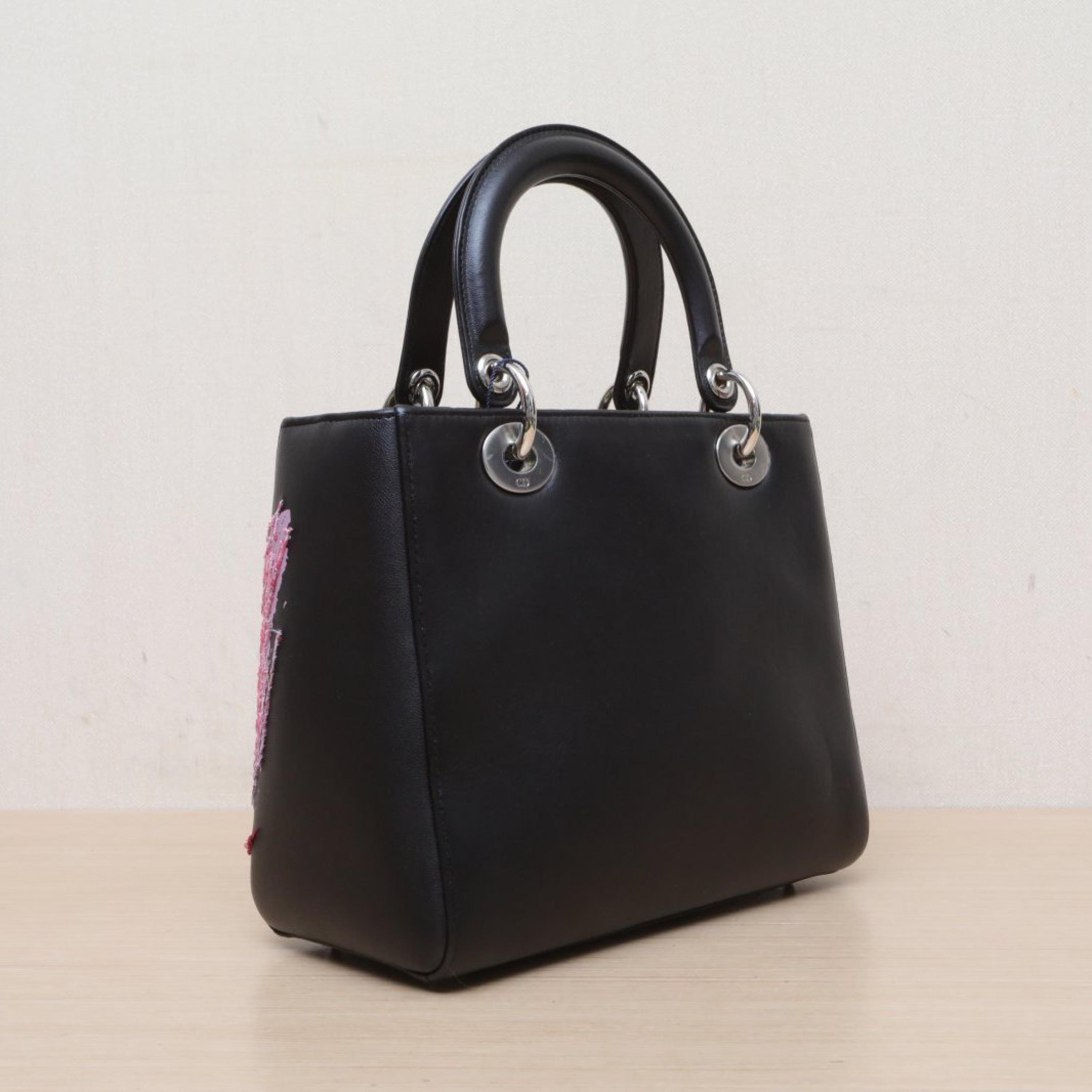 Christian Dior Christian Dior Lady Dior bag, five-grid pattern, leather, small size, silver buckle, 2015
Original dust bag, shoulder strap, ID card, instruction manual, shopping ticket ALC3178