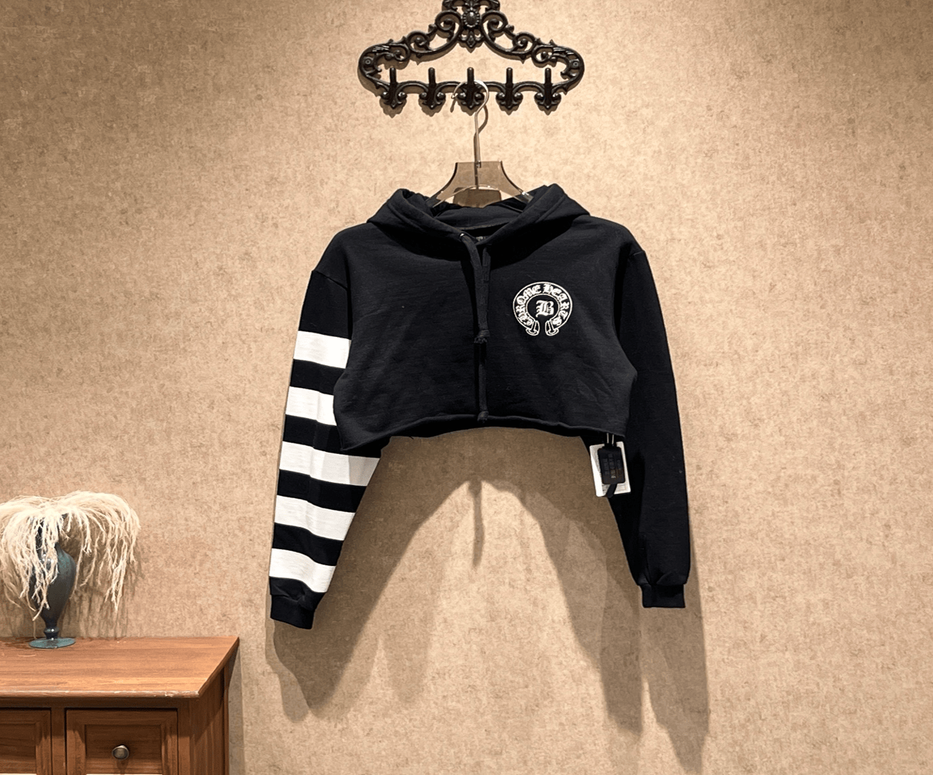 Chrome Hearts Chrome Hearts x Bella Black Horseshoe Print Cropped Hoodie / Size S / 99% New / 40850 SGC40850