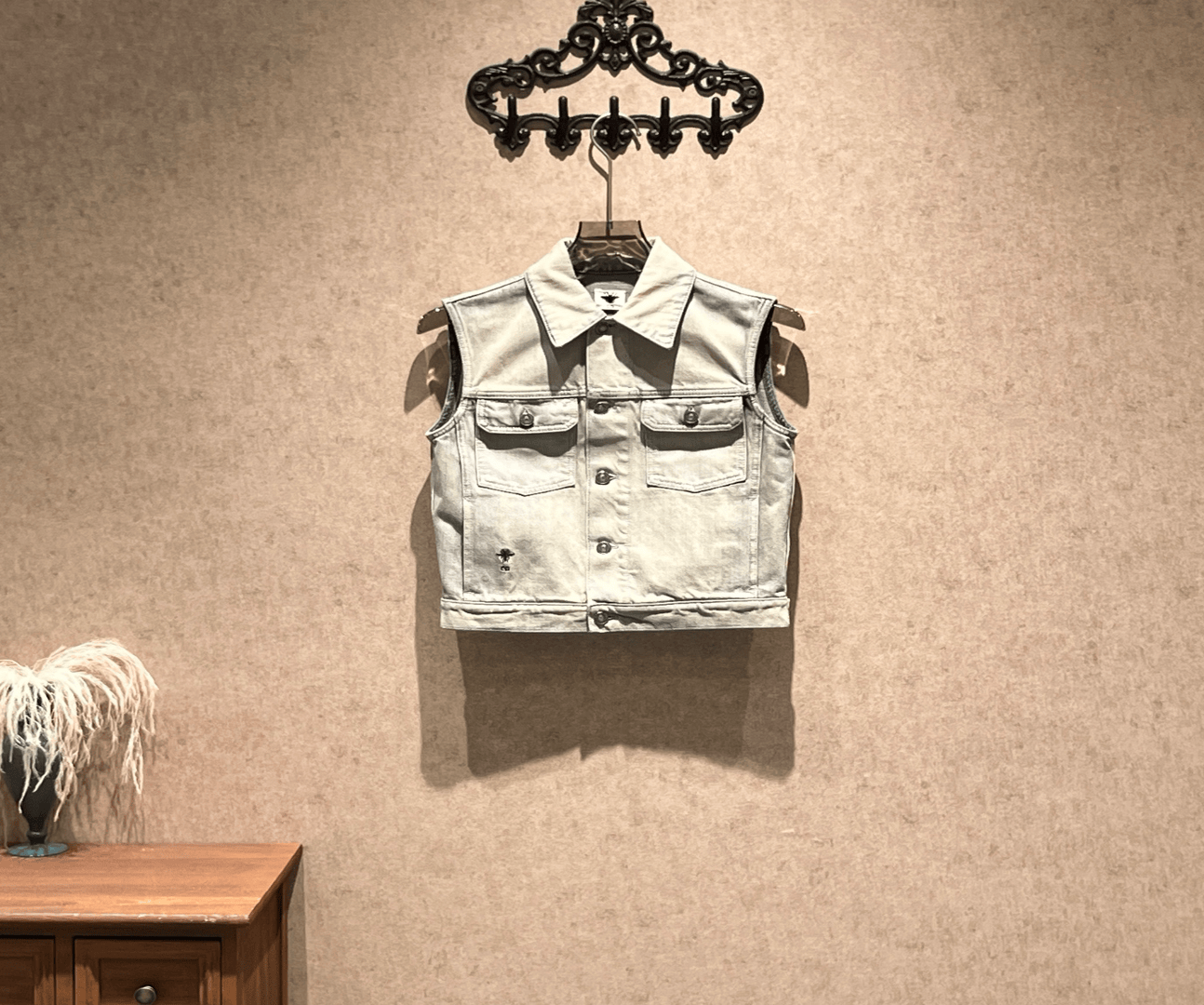 Dior Dior washed blue embroidered bee denim vest / size 34 / brand new with original tags / 43223 SGC43223