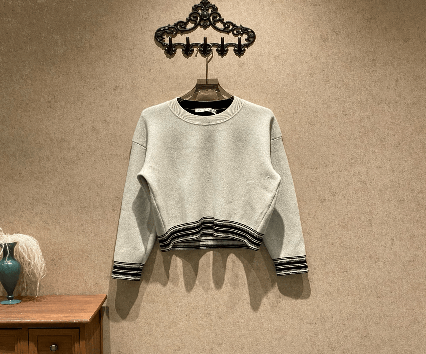 Dior Dior white cashmere sweater with the number 8 logo / size 40 / 99% new / 40222 SGC40222