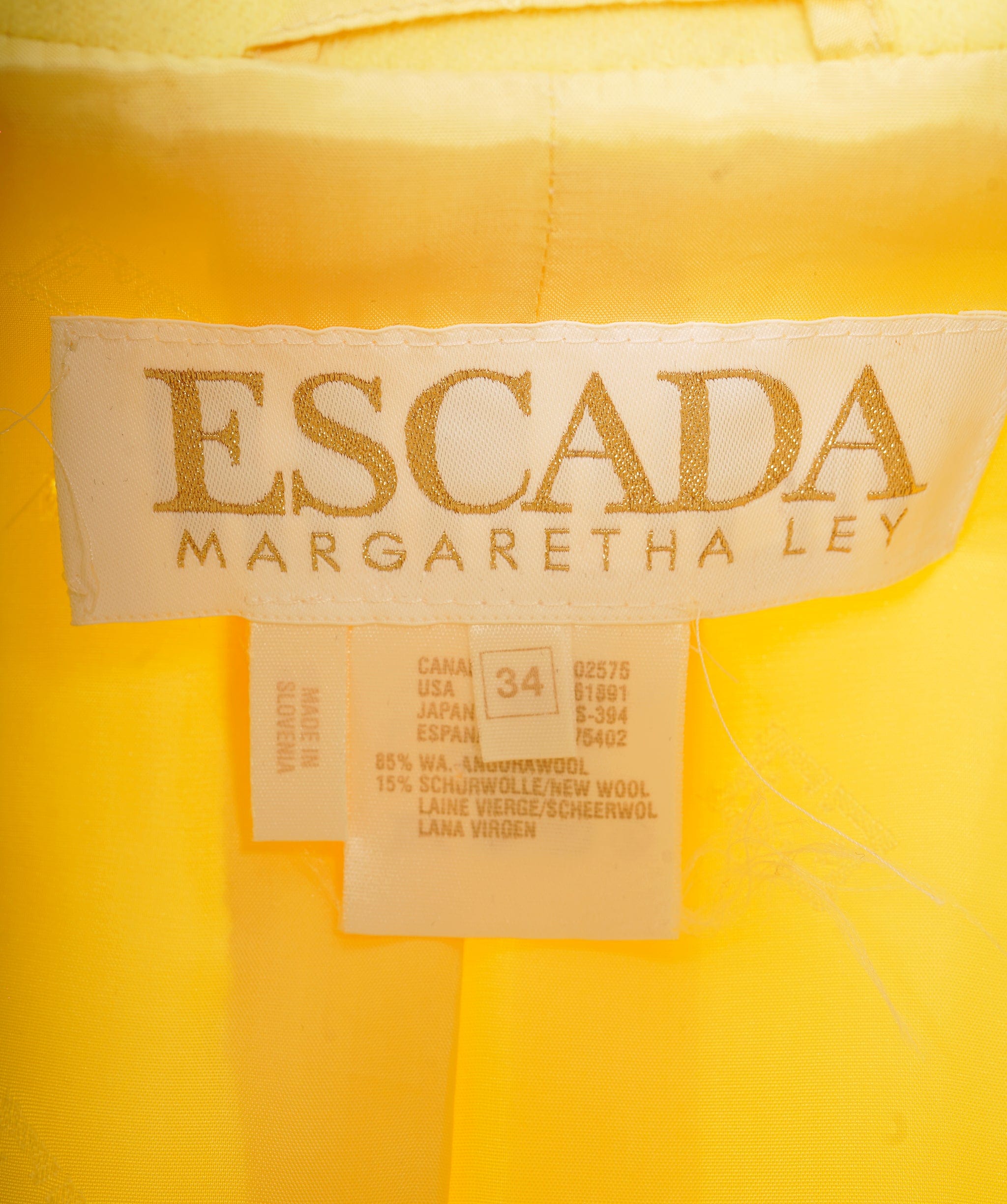Escada Escada yellow blazer with gold buttons - AJC0493
