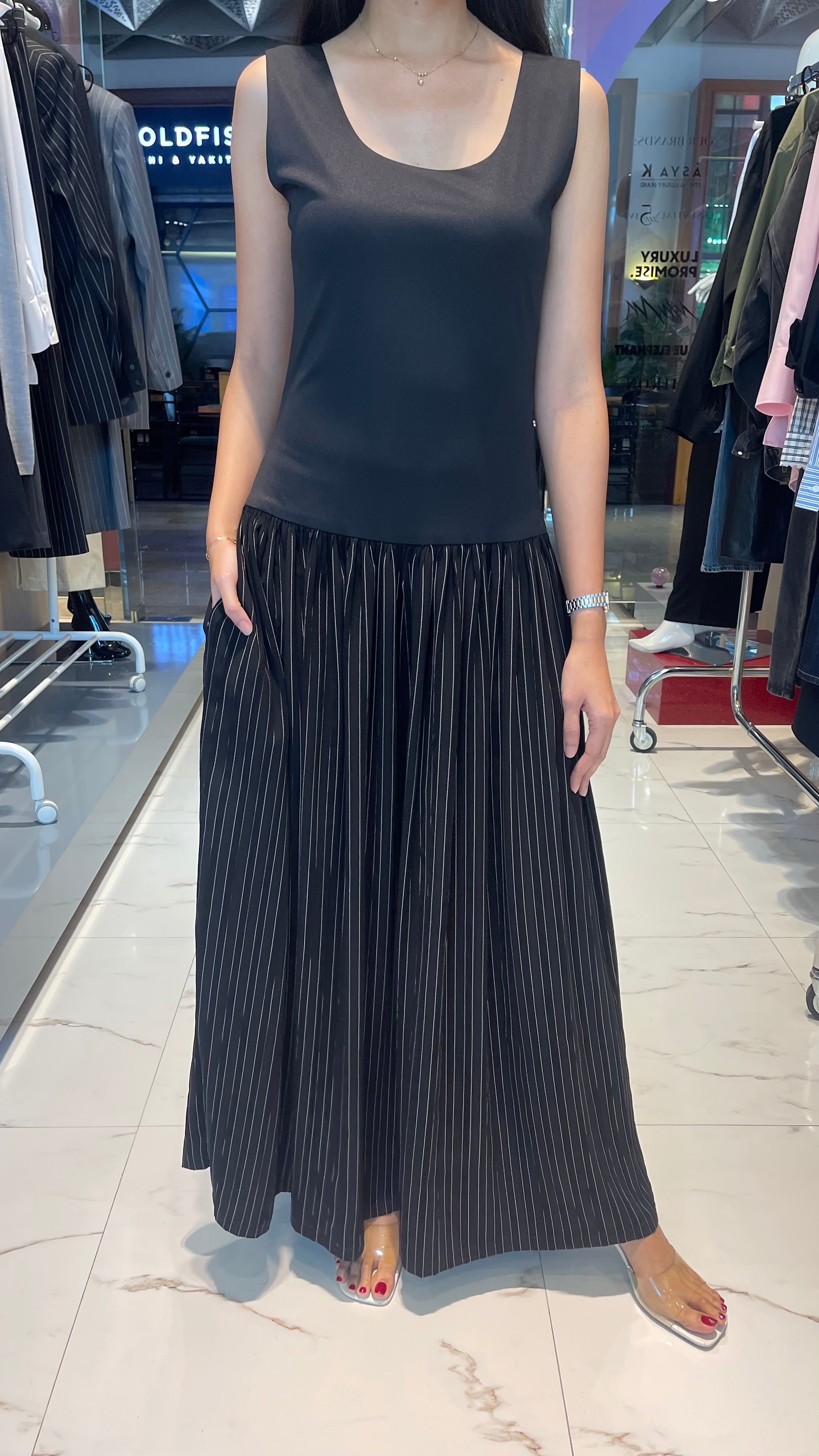 ESSENTIALS5IVE SLEEVELESS PINSTRIPE DRESS (بنطلون) “KIAKIA”