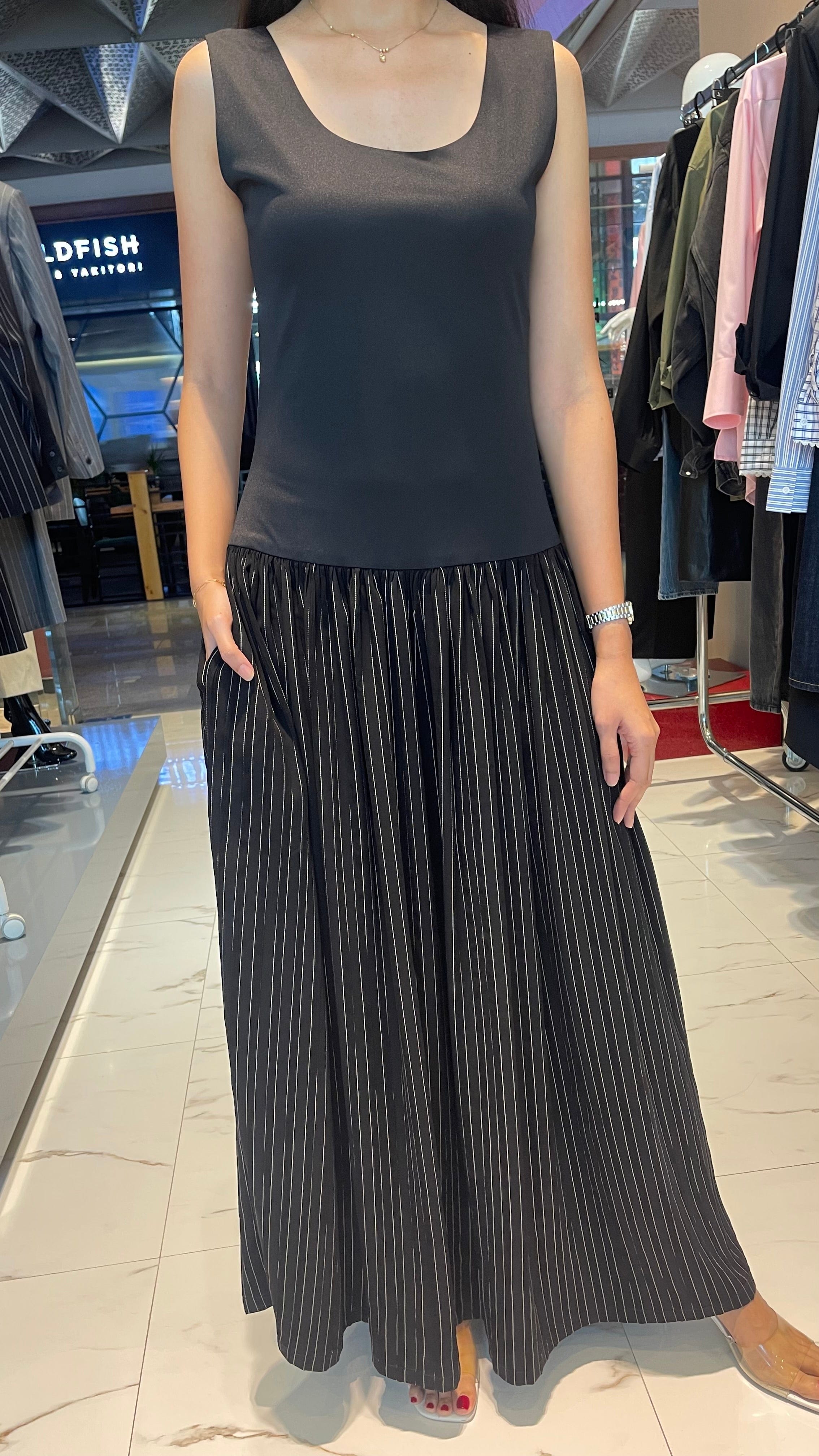 ESSENTIALS5IVE SLEEVELESS PINSTRIPE DRESS (بنطلون) “KIAKIA”