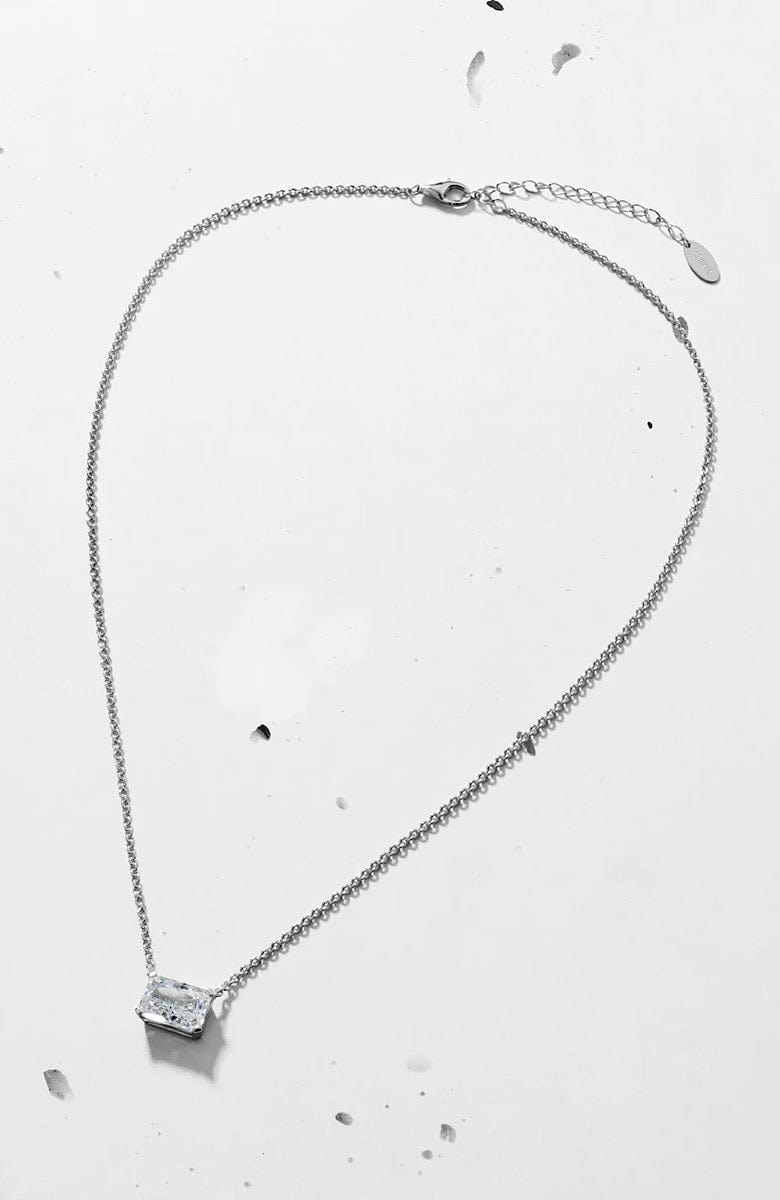 ESSENTIALS5IVE EAST WEST RADIANT PENDANT NECKLACE (العقد)