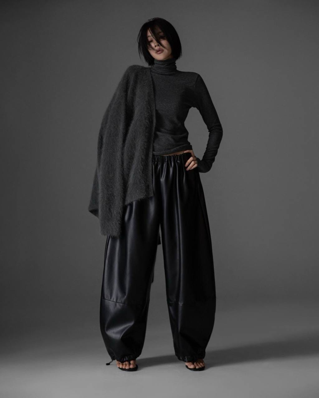 ESSENTIALS5IVE ELASTICATED WAIST BALOON LEATHER PANTS(بنطلون)