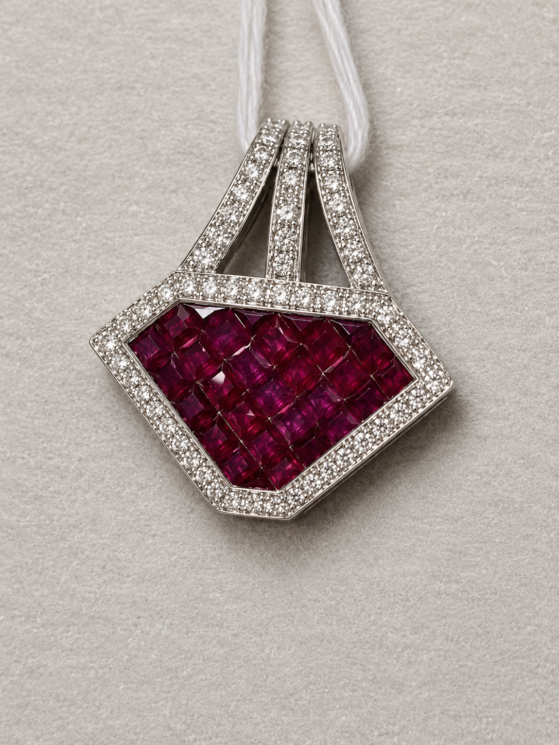 - Pendant in K18WG - Ruby 0.74 + D0.30  3776 JJC1348