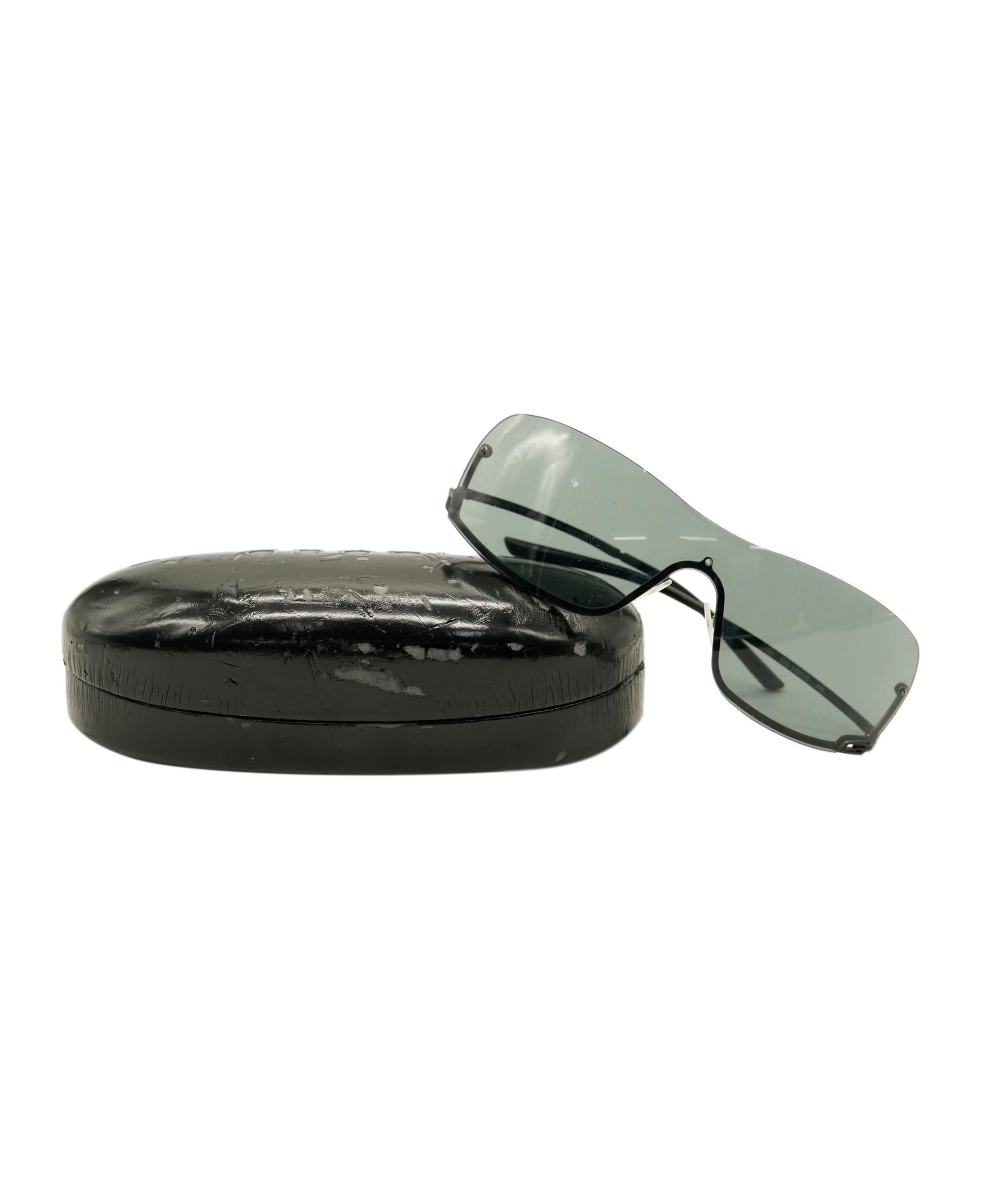 Gucci Gucci 90's style black sunglasses ALC2955