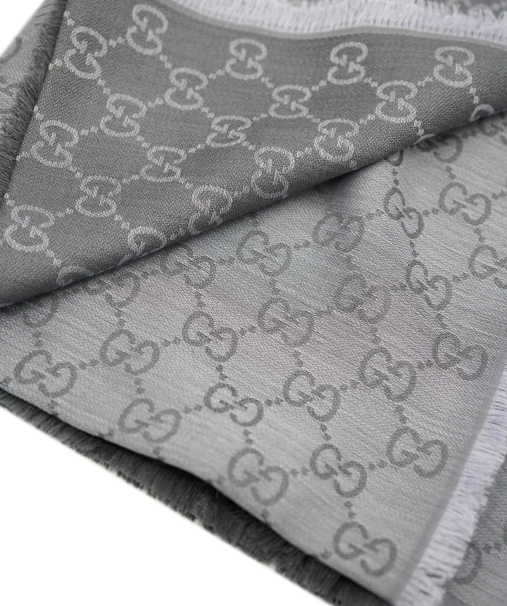 Gucci Gucci 140 x 140 Grey/Lilac Silk Scarf AVL1349